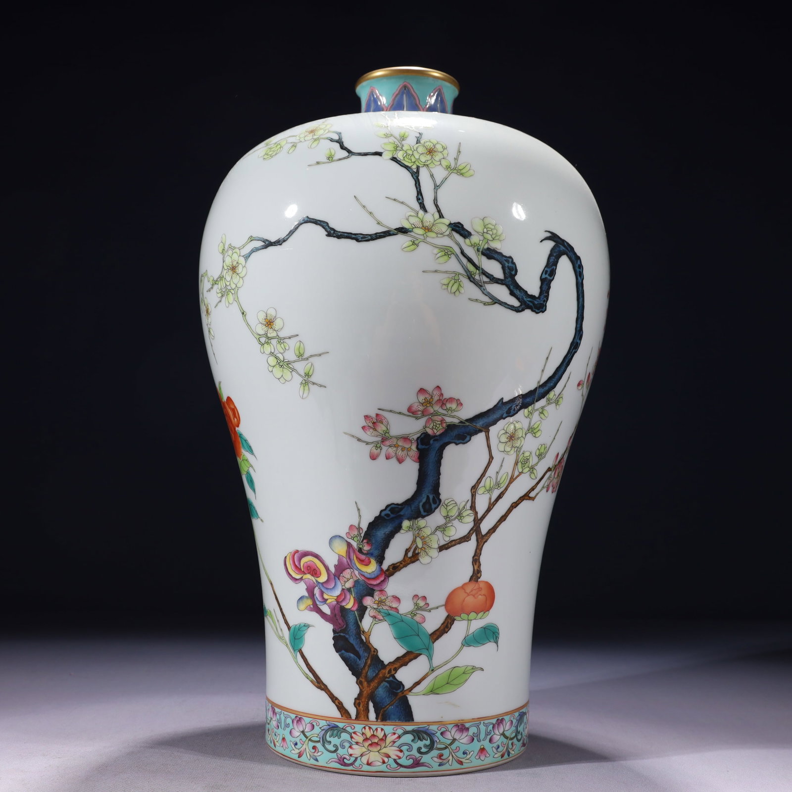 An Exquisite Famille-Rose Painted Gold Flower and Butterfly Pattern Vase,with poem: An Exquisite Famille-Rose Painted Gold Flower and Butterfly Pattern Vase,with poem,Qing Dynasty,China,Yongzheng Six-character Mark,Size:8.3inx15.7in,Weight:4450g