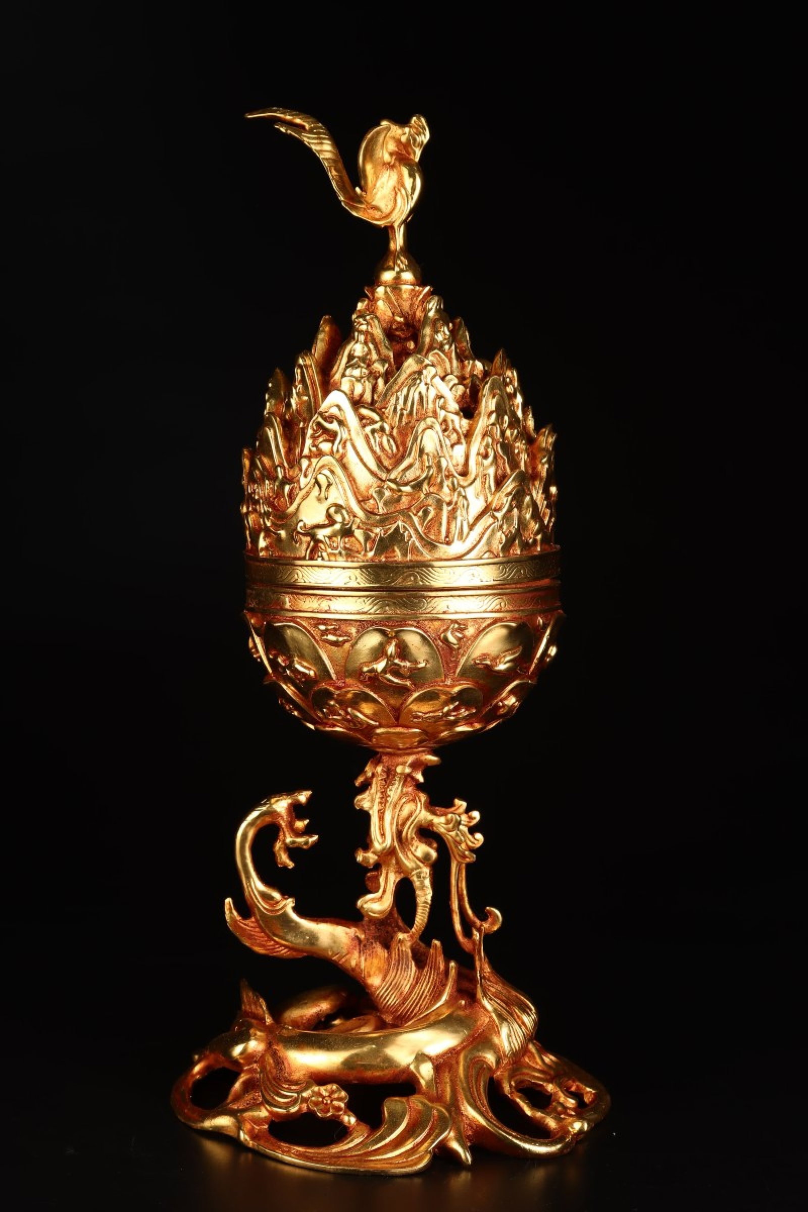 An Exquisite Gilt Bronze Phoenix Censer: An Exquisite Gilt Bronze Phoenix Censer,Qing Dynasty,China,Size:6.3inx6.3inx4.7in,Weight:2372g 铜鎏金凤香炉,中国清代