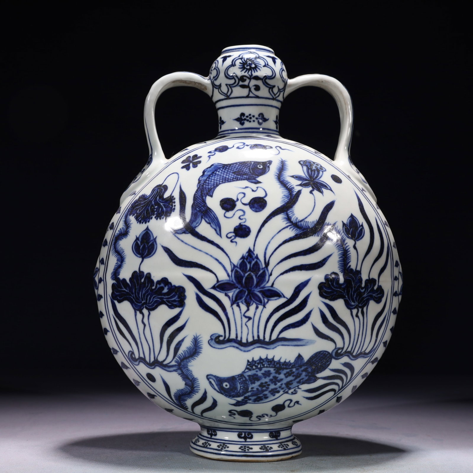An Exquisite Blue and White Hornwort Pattern Double-Ears Vase: An Exquisite Blue and White Hornwort Pattern Double-Ears Vase,Ming Dynasty,China,Yongle Four-character Mark,Size:8.7inx3.9inx11.4in,Weight:2200g 青花鱼藻纹双耳