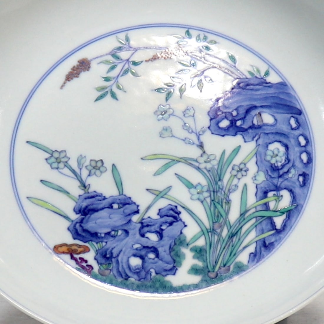 An Exquisite Doucai Flower Pattern Plate - 3