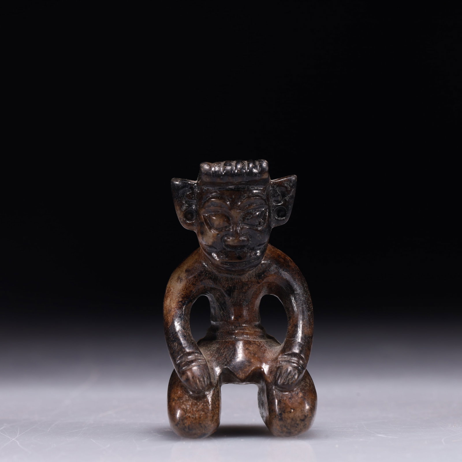 An Exquisite Archaic Jade Figure Ornament: An Exquisite Archaic Jade Figure Ornament,Ancient Time,China,Size:1.2inx1.1inx2.2in,Weight:68g 高古玉人物摆件,中国远古时期