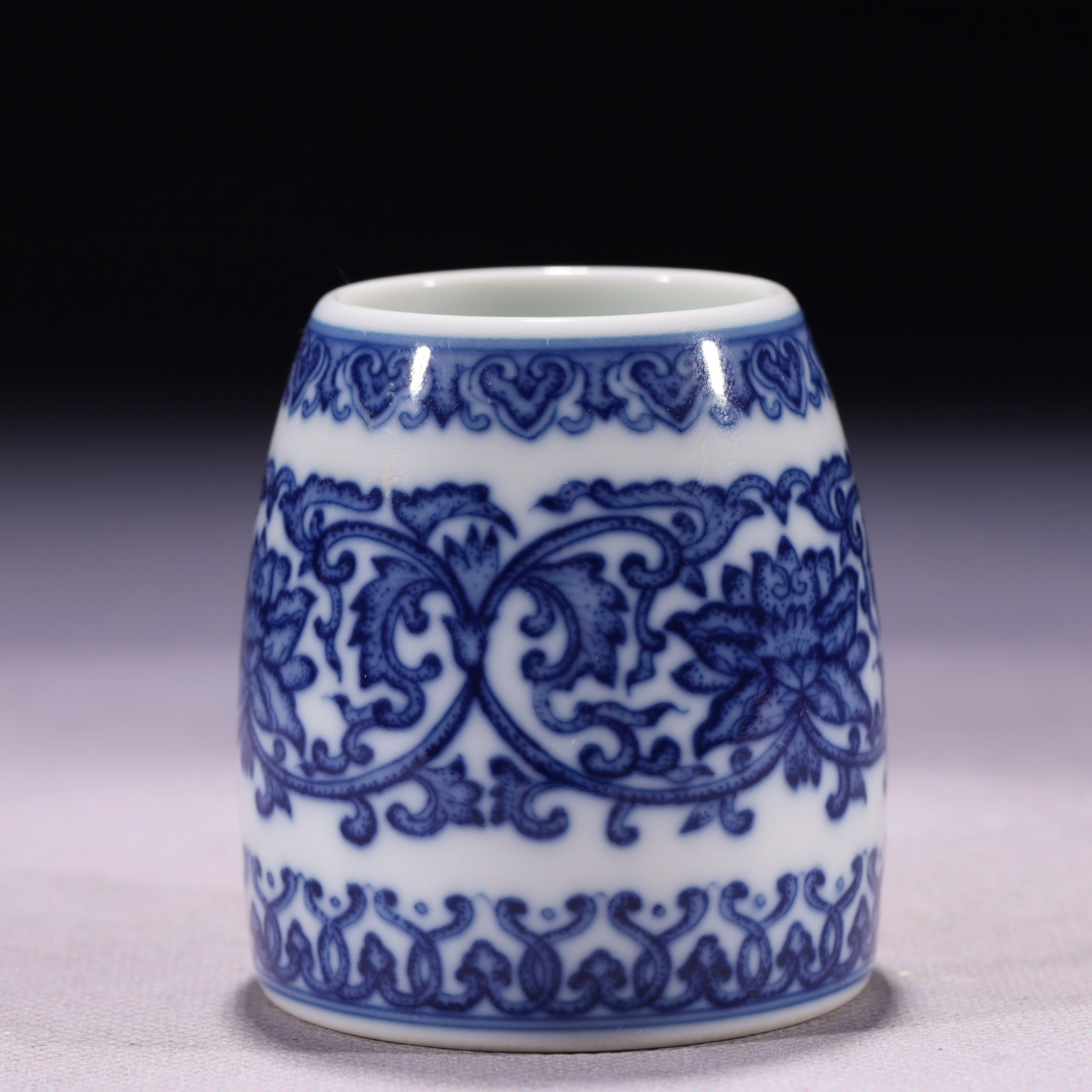 An Exquisite Blue and White Lotus Pattern Jar: An Exquisite Blue and White Lotus Pattern Jar,Qing Dynasty,China,Yongzheng Six-character Mark,Size:2.6inx2.8in,Weight:140g