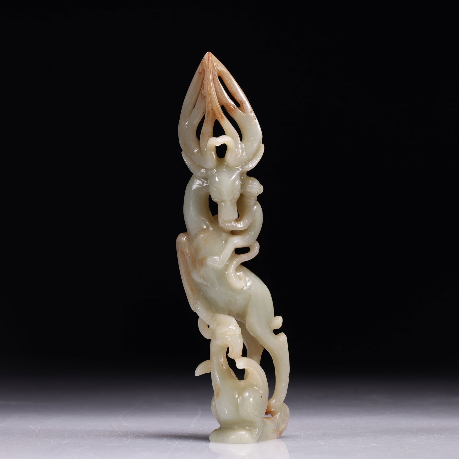 An Exquisite White Jade Monkey Ornament: An Exquisite White Jade Monkey Ornament,Qing Dynasty,China,Size:1.6inx0.8inx6.1in,Weight:116g 白玉猴子摆件,中国清代