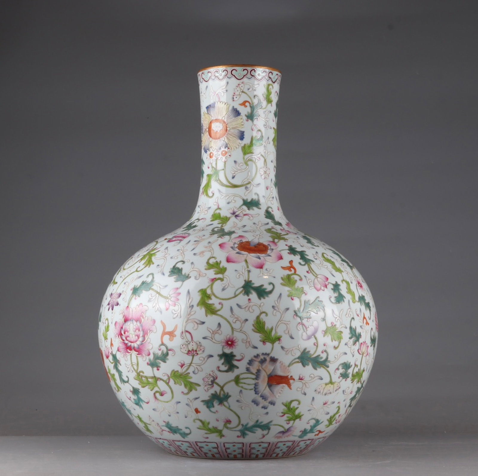 A Huge Famille-Rose Painted Gold Lotus Pattern Vase: A Huge Famille-Rose Painted Gold Lotus Pattern Vase,Qing Dynasty,China,Qianlong Six-character Mark,Size:18.9inx13in