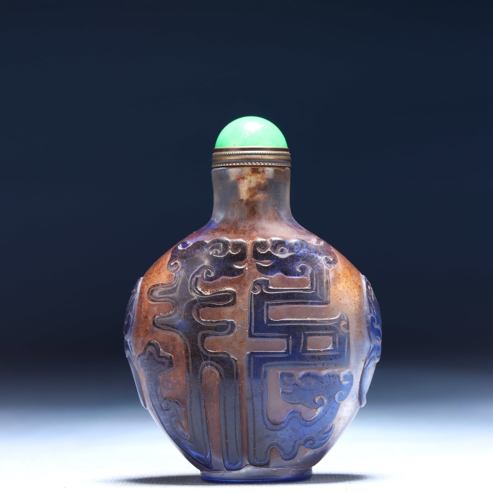 An Exquisite Glass Chi-Dragon Pattern Snuff Bottle: An Exquisite Glass Chi-Dragon Pattern Snuff Bottle,Qing Dynasty,China,Qianlong Four-character Mark,Size:2.4inx1inx3.3in,Weight:85g 琉璃螭龙纹鼻烟壶,
