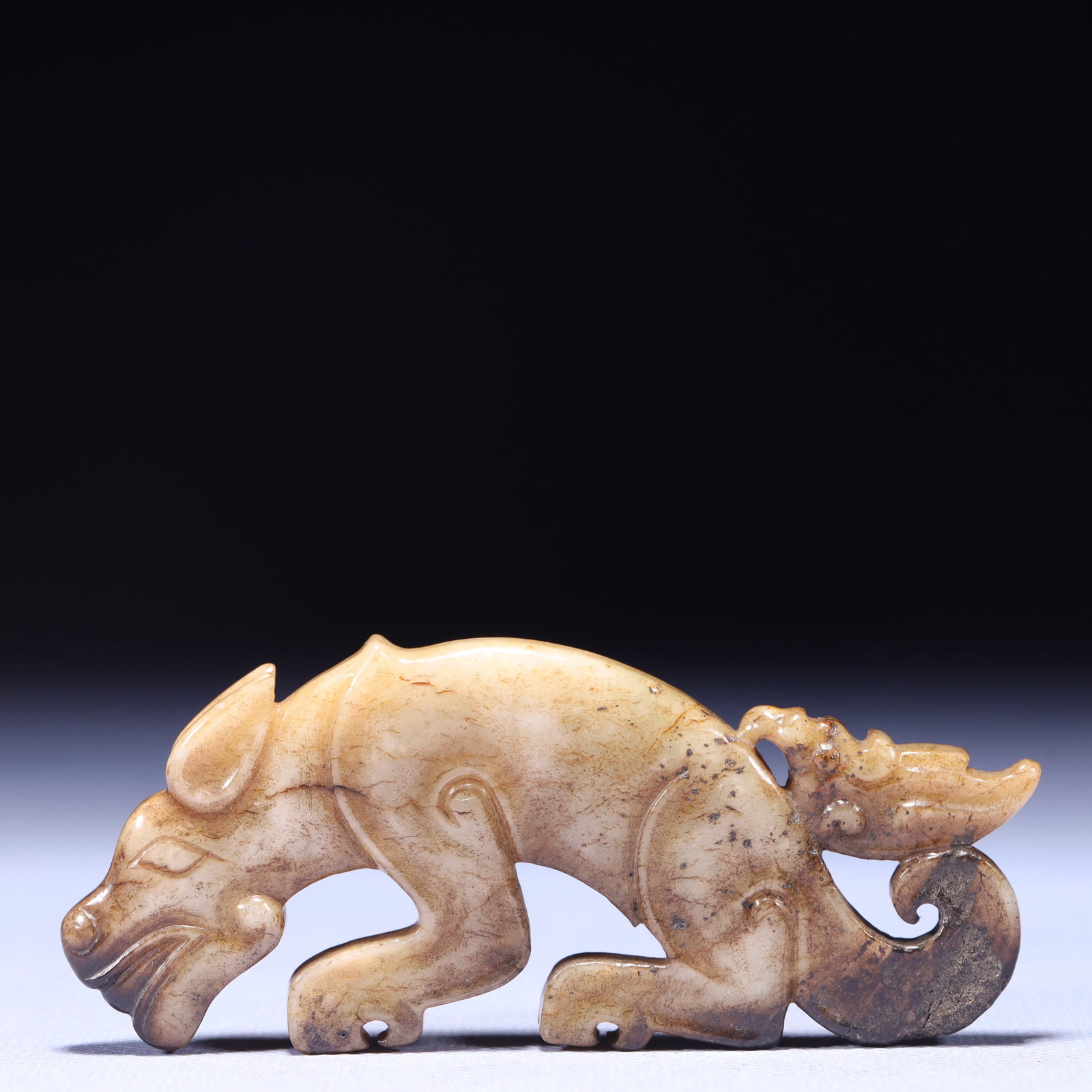 An Exquisite White Jade Wolf Ornament: An Exquisite White Jade Wolf Ornament,Qing Dynasty,China,Size:4.1inx0.4inx1.6in,Weight:74g ?????,????