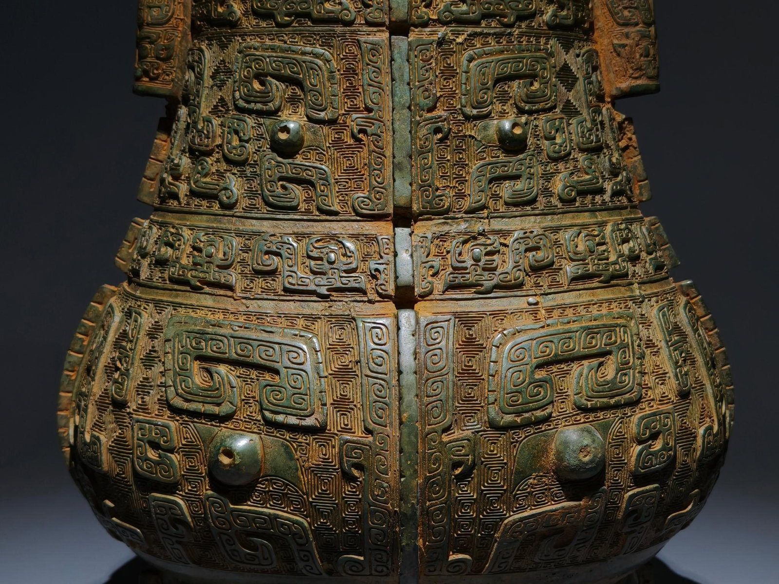 An Archaic Bronze Beast-Face Pattern Pot - 3