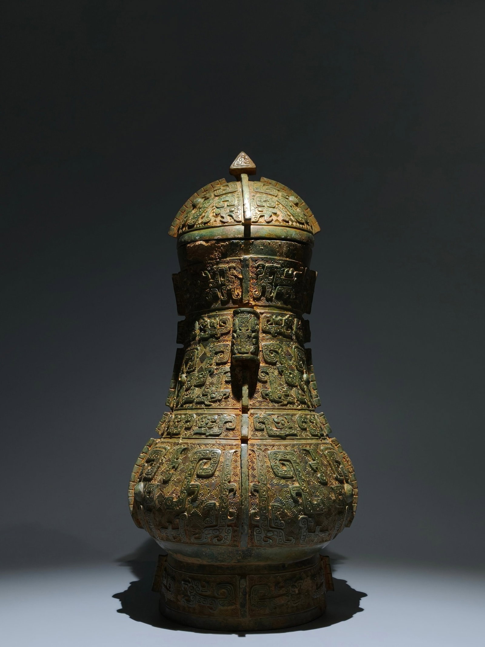 An Archaic Bronze Beast-Face Pattern Pot - 4