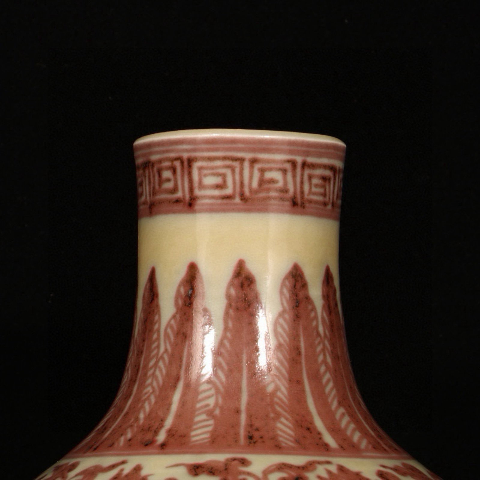 An Exquisite Underglaze-Red Auspicious Cloud and Phoenix Pattern Vase - 2