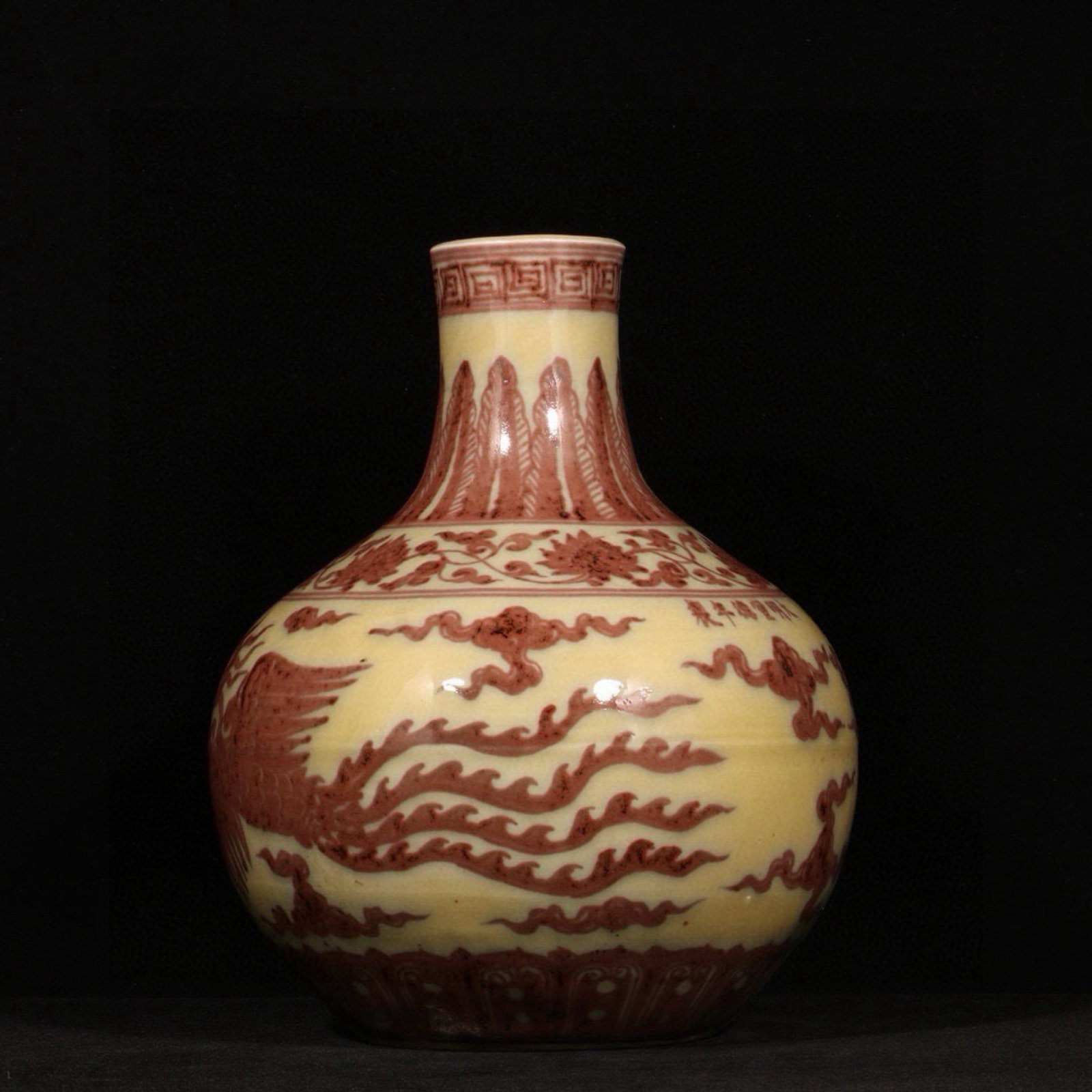 An Exquisite Underglaze-Red Auspicious Cloud and Phoenix Pattern Vase - 7