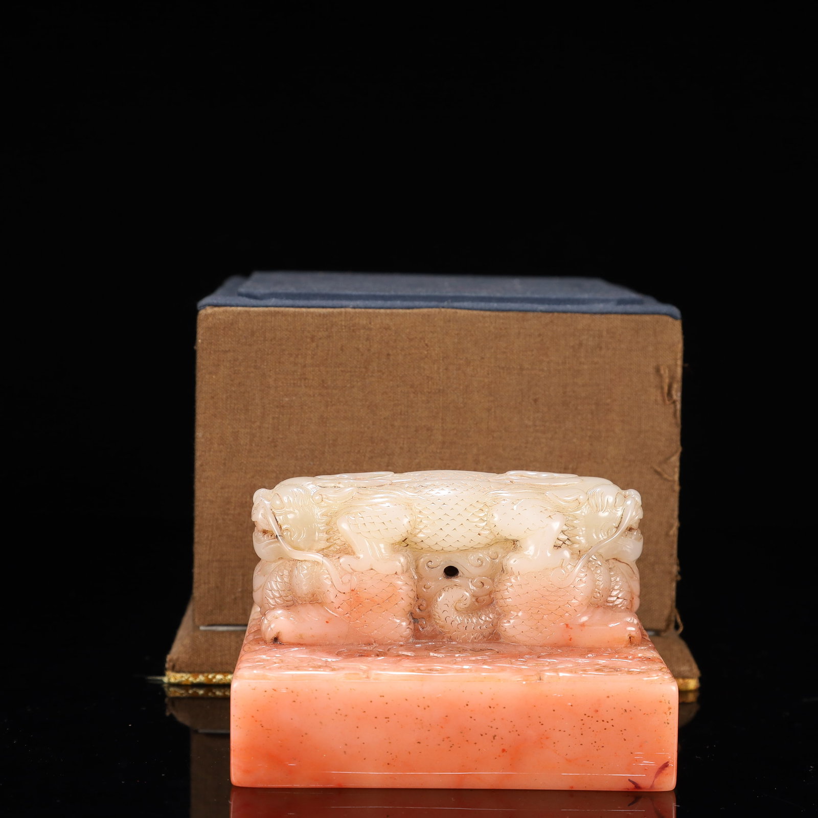 An Exquisite Shoushan Stone Auspicious Cloud and Dragon Pattern Seal (1 of 7)