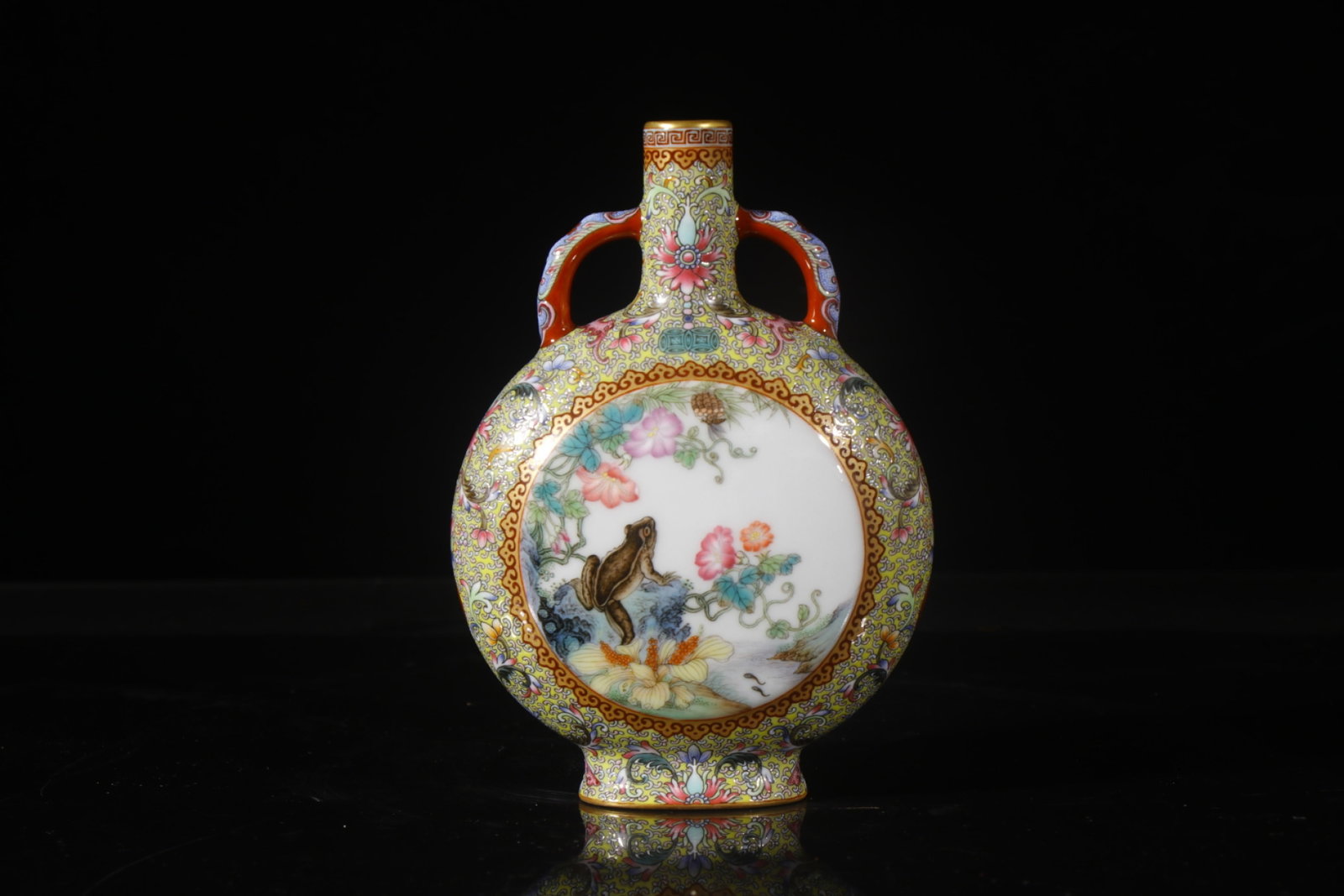 An Exquisite Enamel Painted Gold Frog Pattern Double-Ears Vase (1 of 7)