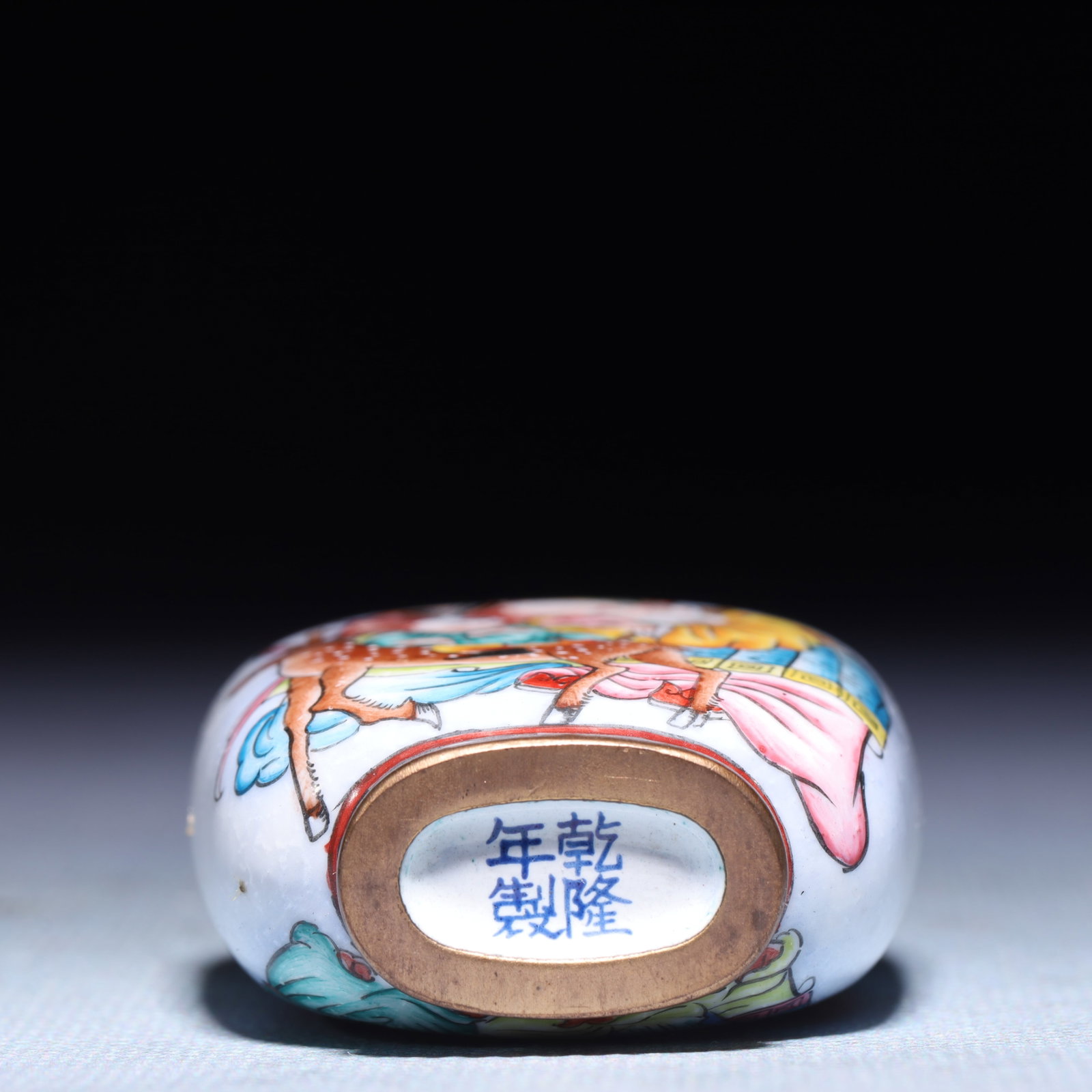 An Exquisite Painted Enamel Figure Pattern Snuff Bottle - 8