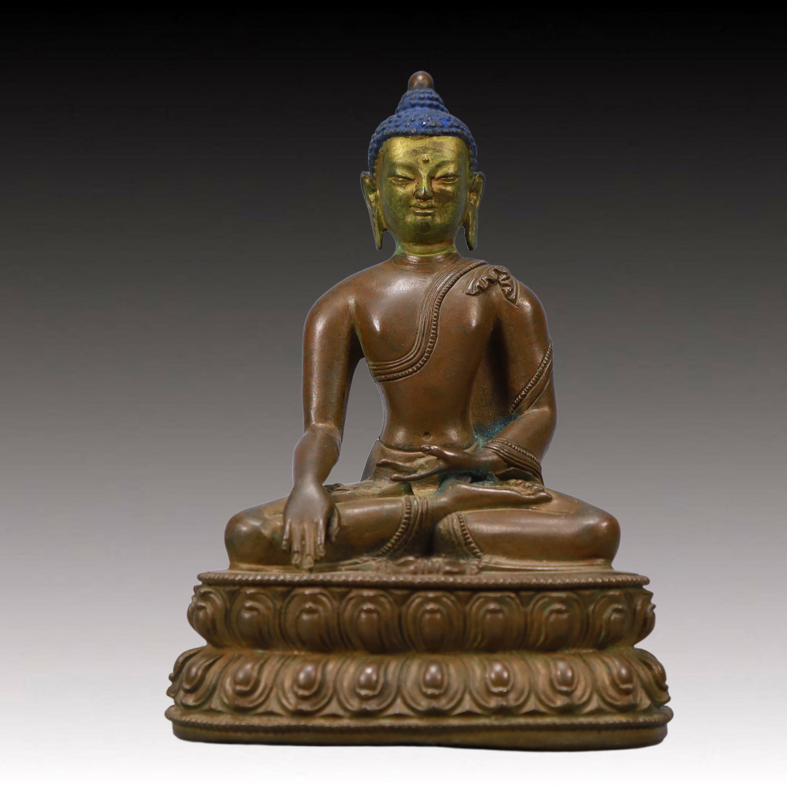 A Solemn Bronze Statue of Sakyamuni: A Solemn Bronze Statue of Sakyamuni ,Ming Dynasty, China,Size:4.3inx3inx5.9in Weight:750g 铜释迦牟尼像,中国明代