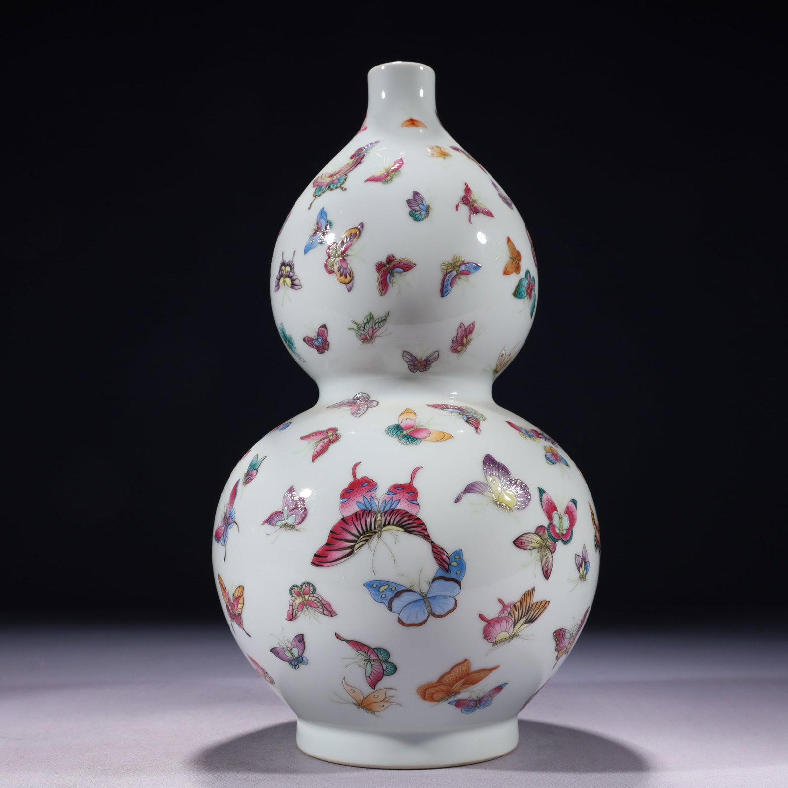 An Exquisite Famille-Rose Butterfly Pattern Gourd-Shaped Vase: An Exquisite Famille-Rose Butterfly Pattern Gourd-Shaped Vase,Qing Dynasty,China,Yongzheng Six-character Mark,Size:6.3inx13in,Weight:2450g 粉彩蝴蝶纹葫芦ī