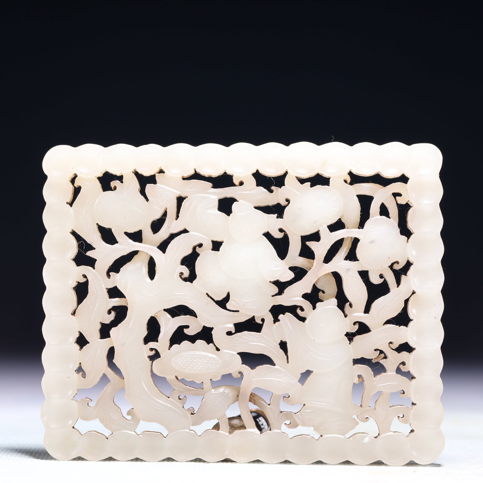 An Exquisite White Jade Figure Pattern Pendant: An Exquisite White Jade Figure Pattern Pendant,Qing Dynasty,China,Size:3.9inx3.1in,Weight:95.6g 白玉人物纹佩,中国清代