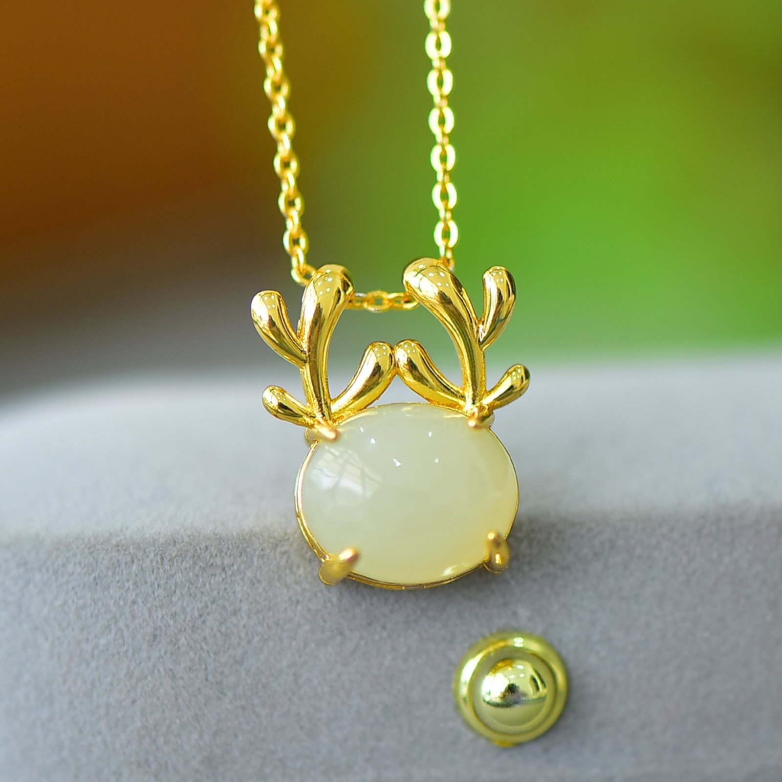 An Exquisite Bronze-Gold Plated Inlaid White Jade Deer Necklace: An Exquisite Bronze-Gold Plated Inlaid White Jade Deer Necklace,Size:0.4inx0.5in 铜镀金镶白玉鹿项链