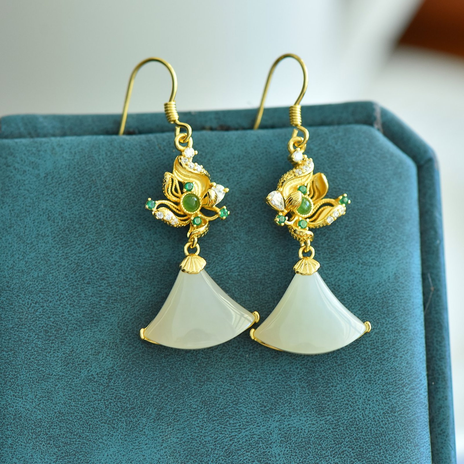 A Pair of Exquisite Sterling Silver-Gold Plated Inlaid White Jade Earrings: A Pair of Exquisite Sterling Silver-Gold Plated Inlaid White Jade Earrings,Size:0.5inx0.6in ???????????
