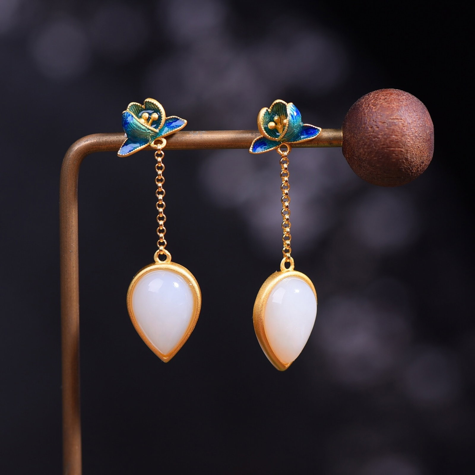 A Pair of Exquisite Sterling Silver-Gold Plated Inlaid White Jade Earrings: A Pair of Exquisite Sterling Silver-Gold Plated Inlaid White Jade Earrings,Size:0.4inx0.6in ???????????