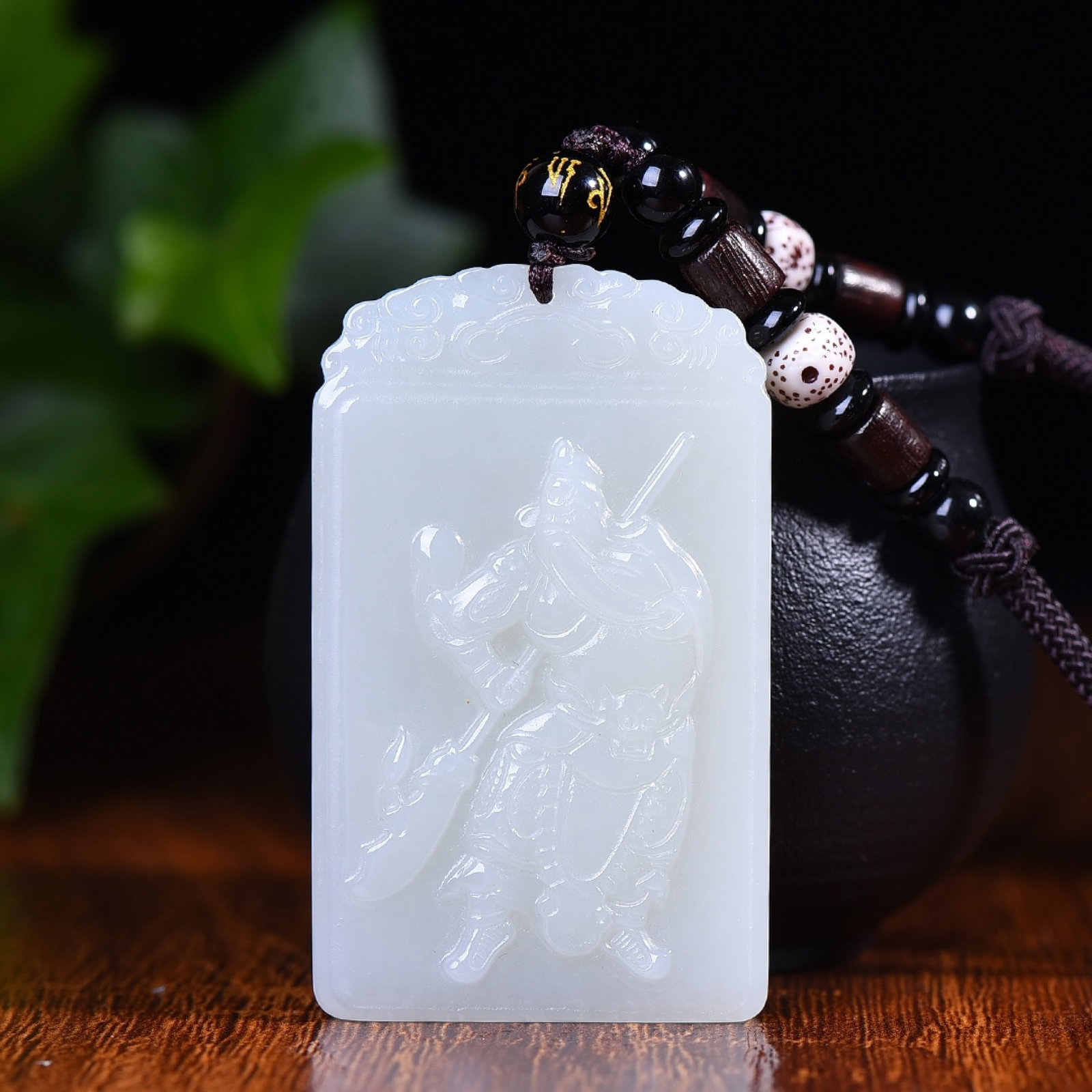 An Exquisite White Jade Guangong Pattern Pendant: An Exquisite White Jade Guangong Pattern Pendant,Size:1.4inx2.4in (寓意)关公 刚正不阿 正义的化身 白玉关&