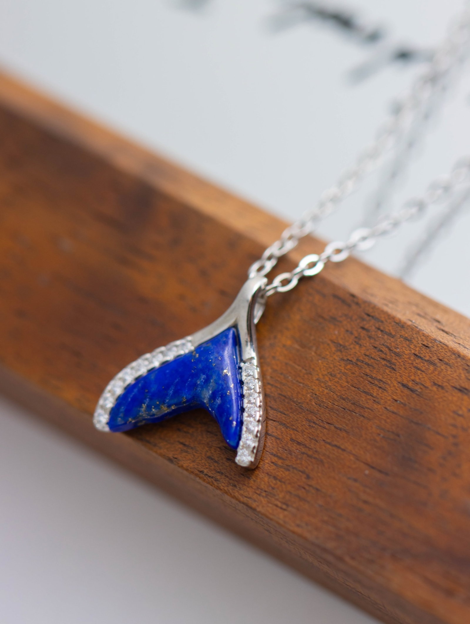 An Exquisite Sterling Silver Inlaid Lapis Lazuli Pendant,Inlaid Diamond: An Exquisite Sterling Silver Inlaid Lapis Lazuli Pendant,Inlaid Diamond 纯银镶青金石吊坠,嵌钻石