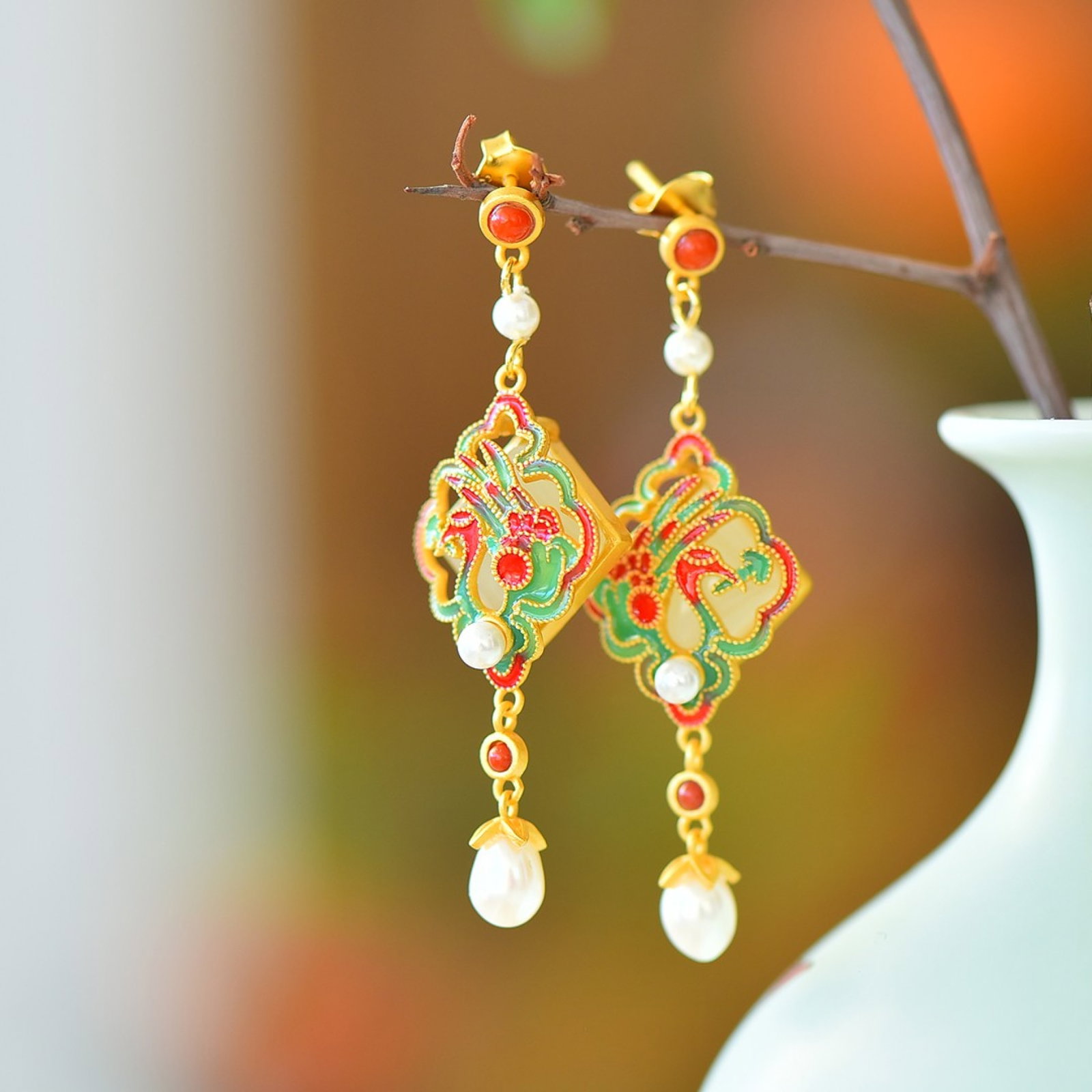 A Pair of Exquisite Sterling Silver-Gold Plated Inlaid White Jade Earrings,Inlaid Pearls: A Pair of Exquisite Sterling Silver-Gold Plated Inlaid White Jade Earrings,Inlaid Pearls