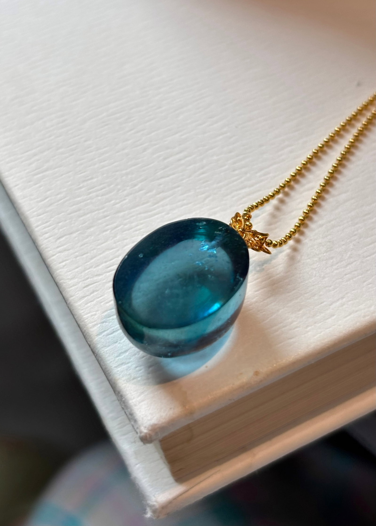 An Exquisite 18k Gold Inlaid Aquamarine Necklace: An Exquisite 18k Gold Inlaid Aquamarine Necklace,Size:0.7inx0.6inx0.4in,Weight:4.9g 18K金镶海蓝宝项链