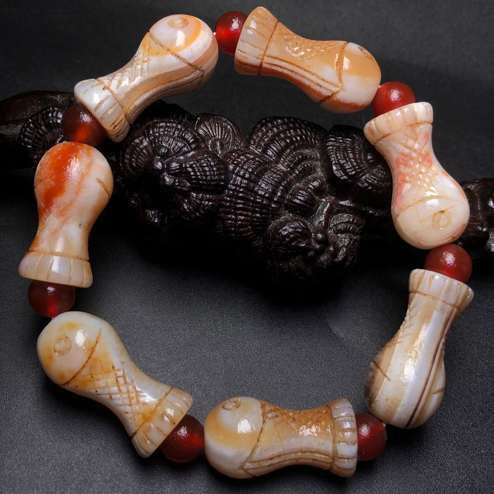 An Exquisite Agate Bracelet - 4
