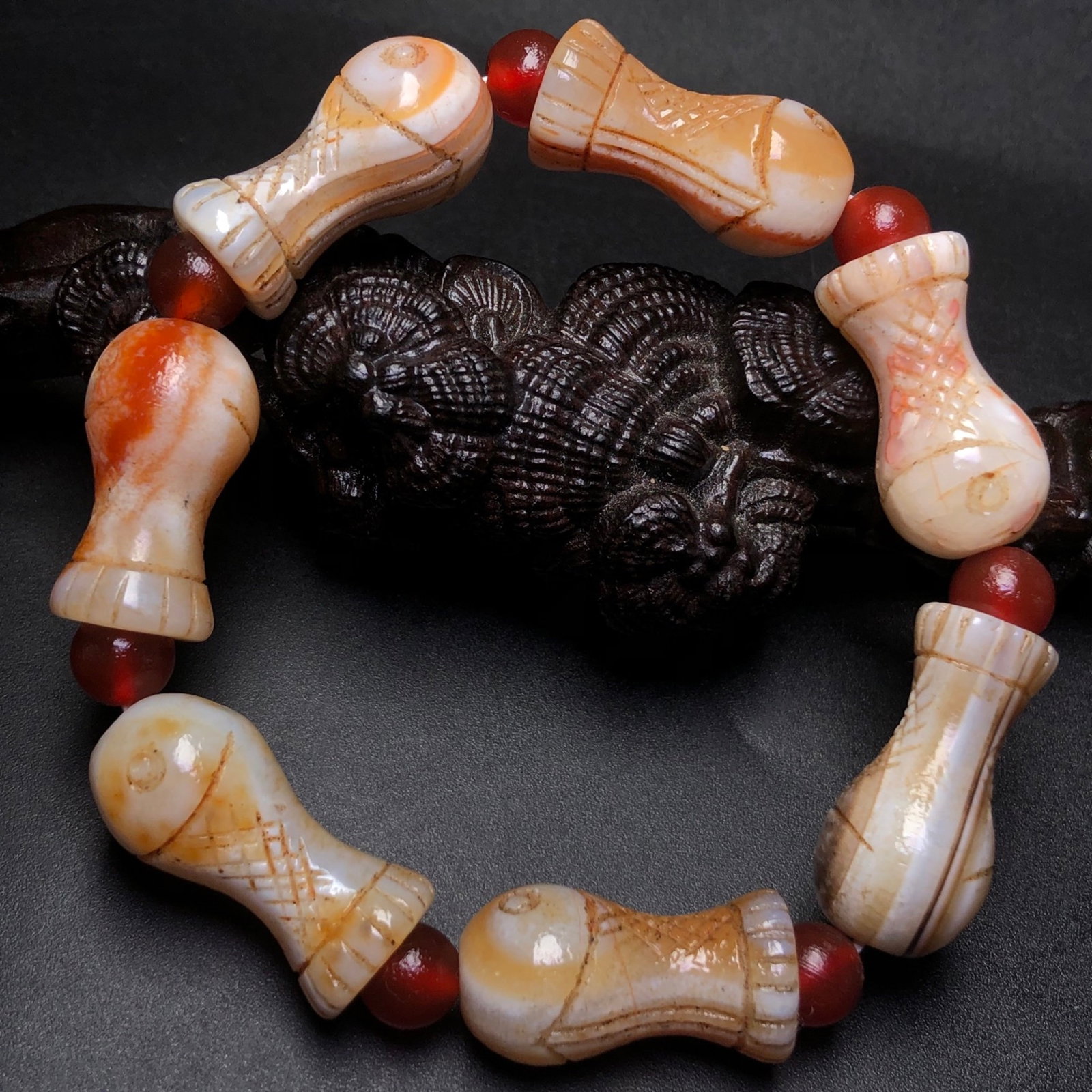 An Exquisite Agate Bracelet - 6