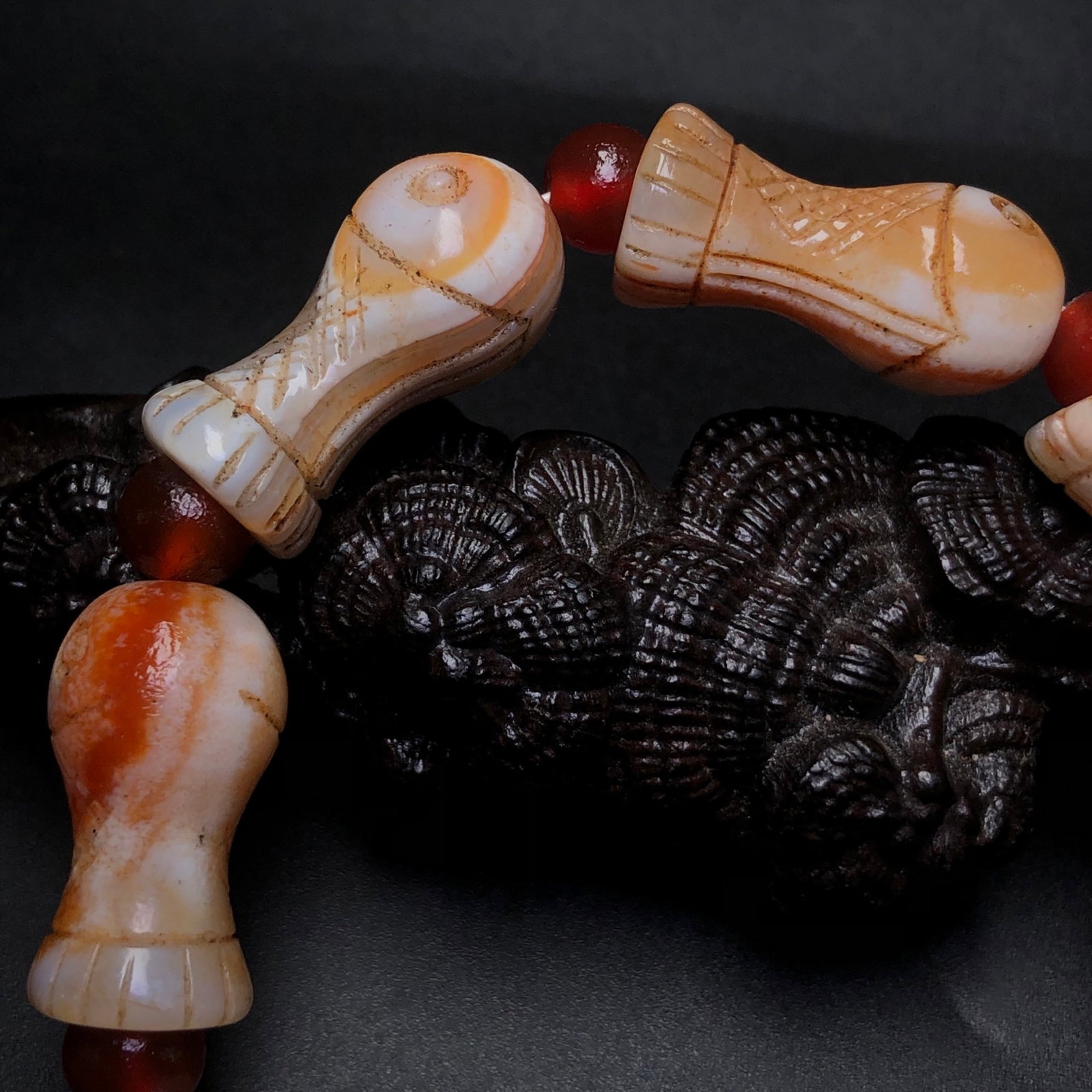 An Exquisite Agate Bracelet - 7