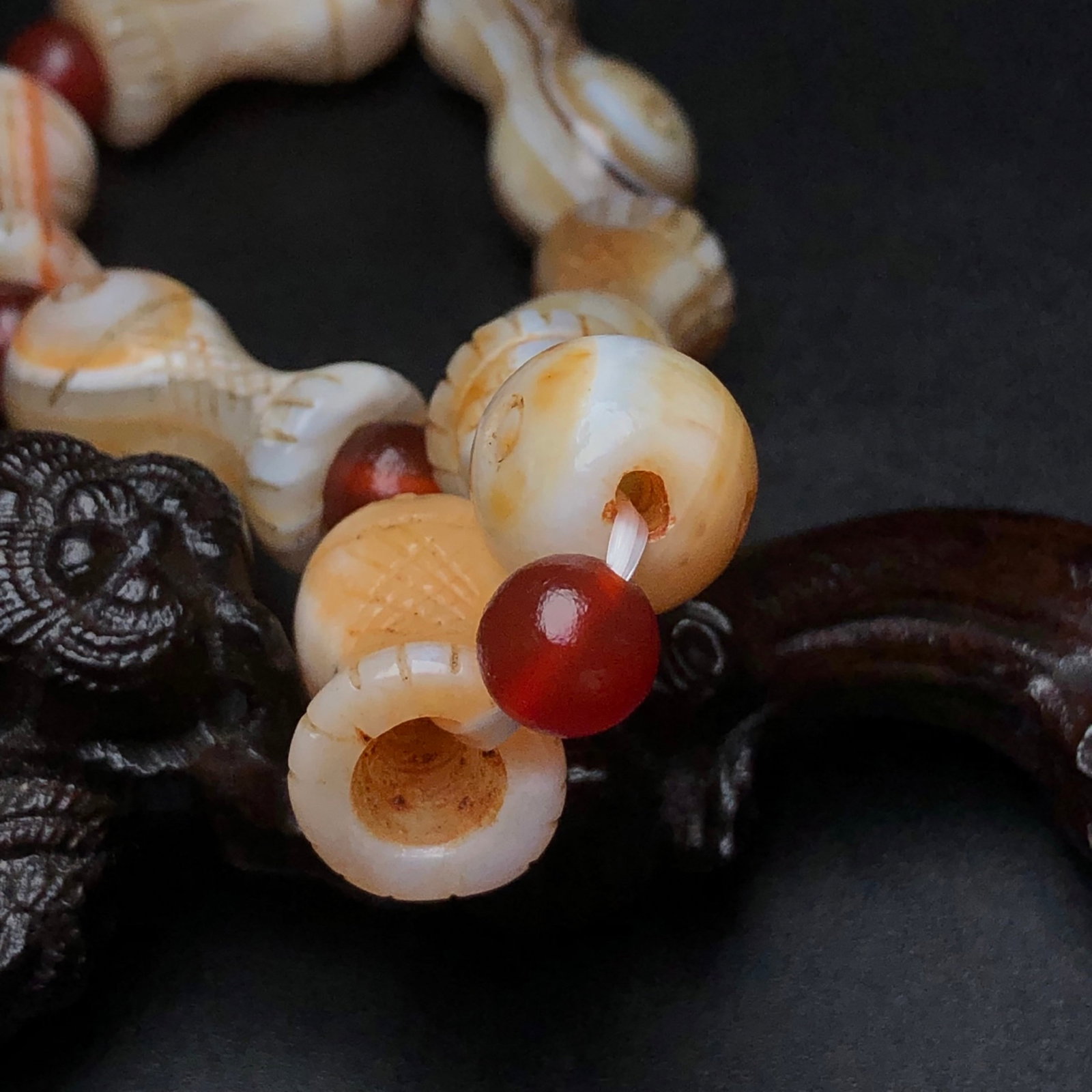 An Exquisite Agate Bracelet - 9