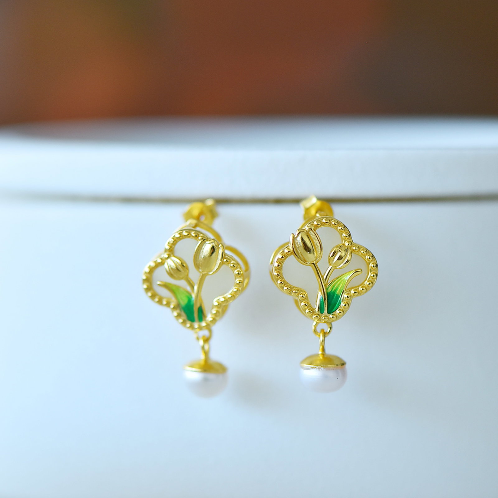 A Pair of Exquisite Sterling Silver-Gold Plated Inlaid White Jade Earrings,Inlaid Pearl: A Pair of Exquisite Sterling Silver-Gold Plated Inlaid White Jade Earrings,Inlaid Pearl