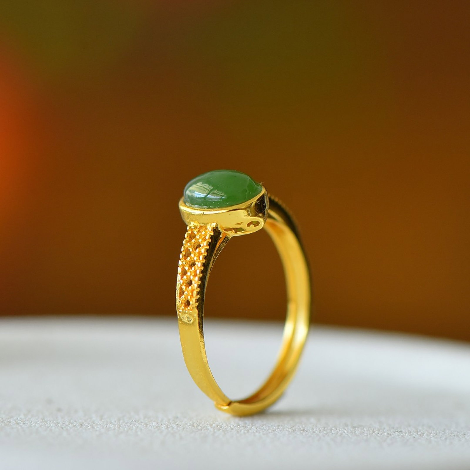 An Exquisite Sterling Silver-Gold Plated Inlaid Jasper Ring: An Exquisite Sterling Silver-Gold Plated Inlaid Jasper Ring,Size:0.2inx0.3in 纯银镀金镶碧玉戒指
