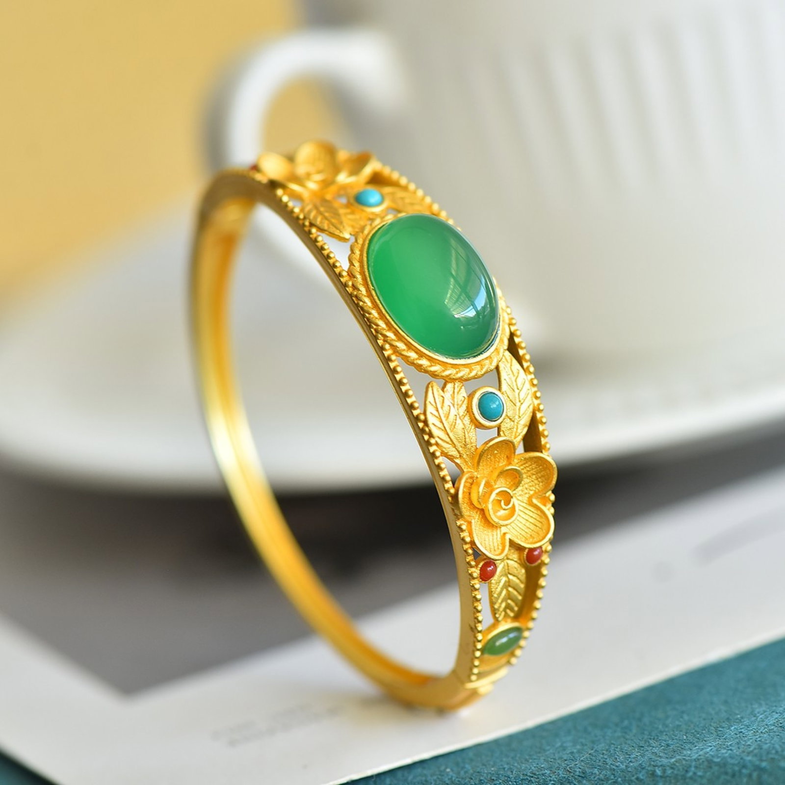 An Exquisite Sterling Silver-Gold Plated Inlaid Agate Bracelets,Inlaid Turquoise: An Exquisite Sterling Silver-Gold Plated Inlaid Agate Bracelets,Inlaid Turquoise,Size:0.5inx0.7in 纯银镀金镶玛瑙手镯,嵌绿松ĳ