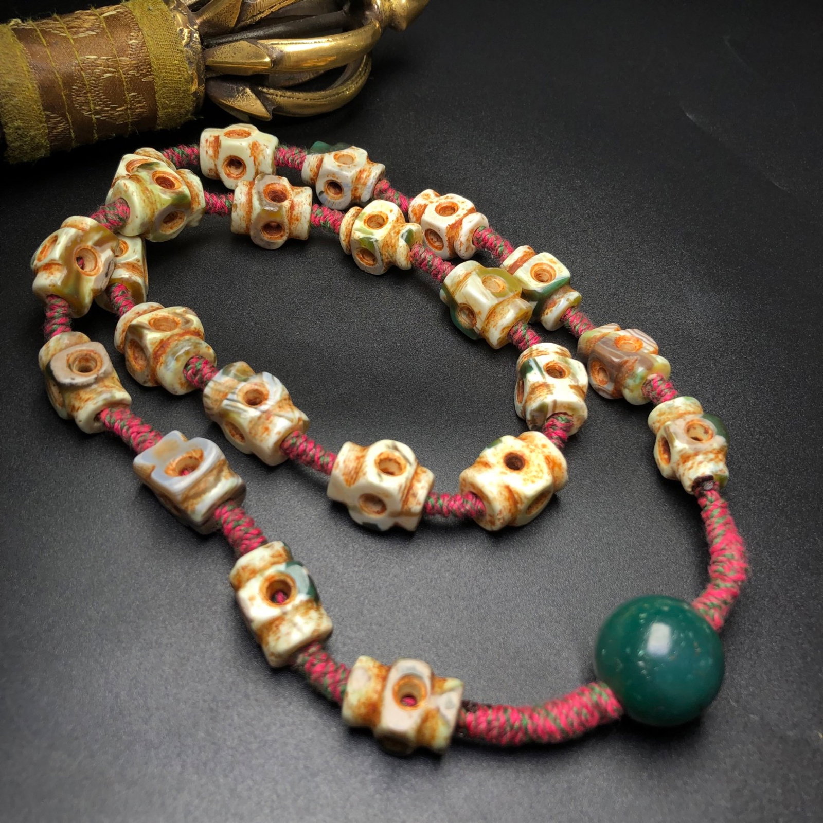 A Precious Agate Necklace: A Precious Agate Necklace,Size:0.7inx0.4in*22。 玛瑙项链