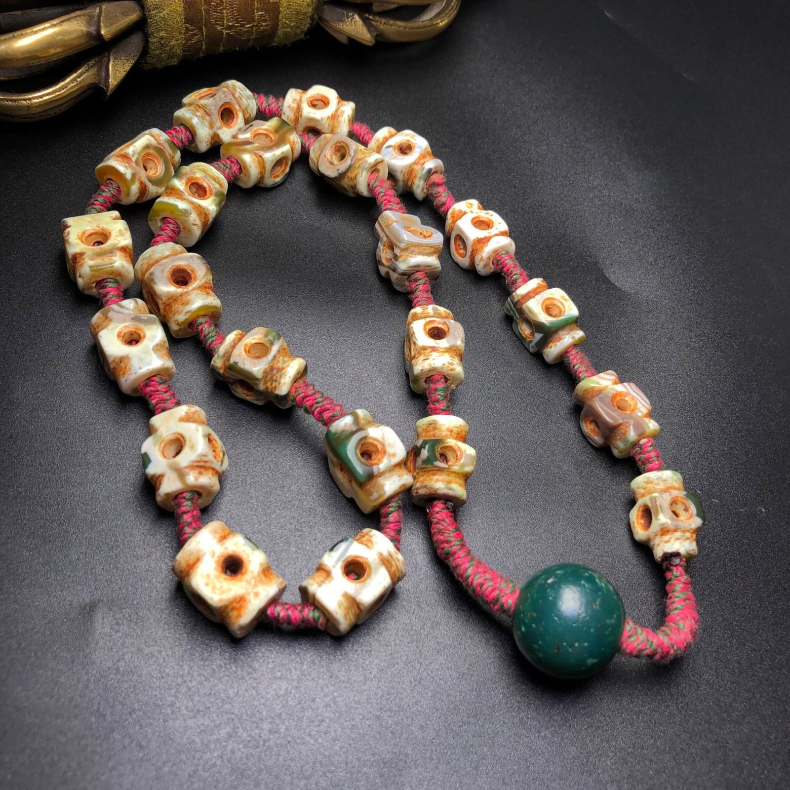 A Precious Agate Necklace - 3