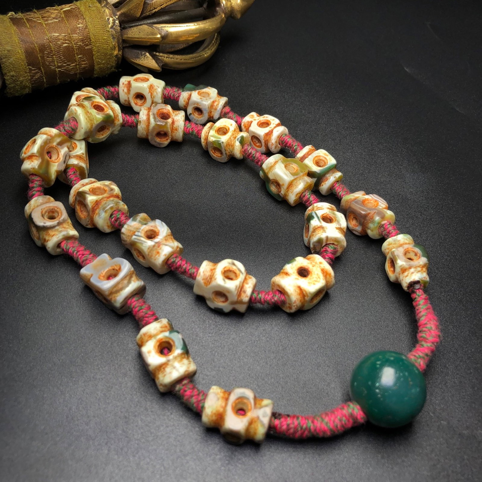 A Precious Agate Necklace - 5