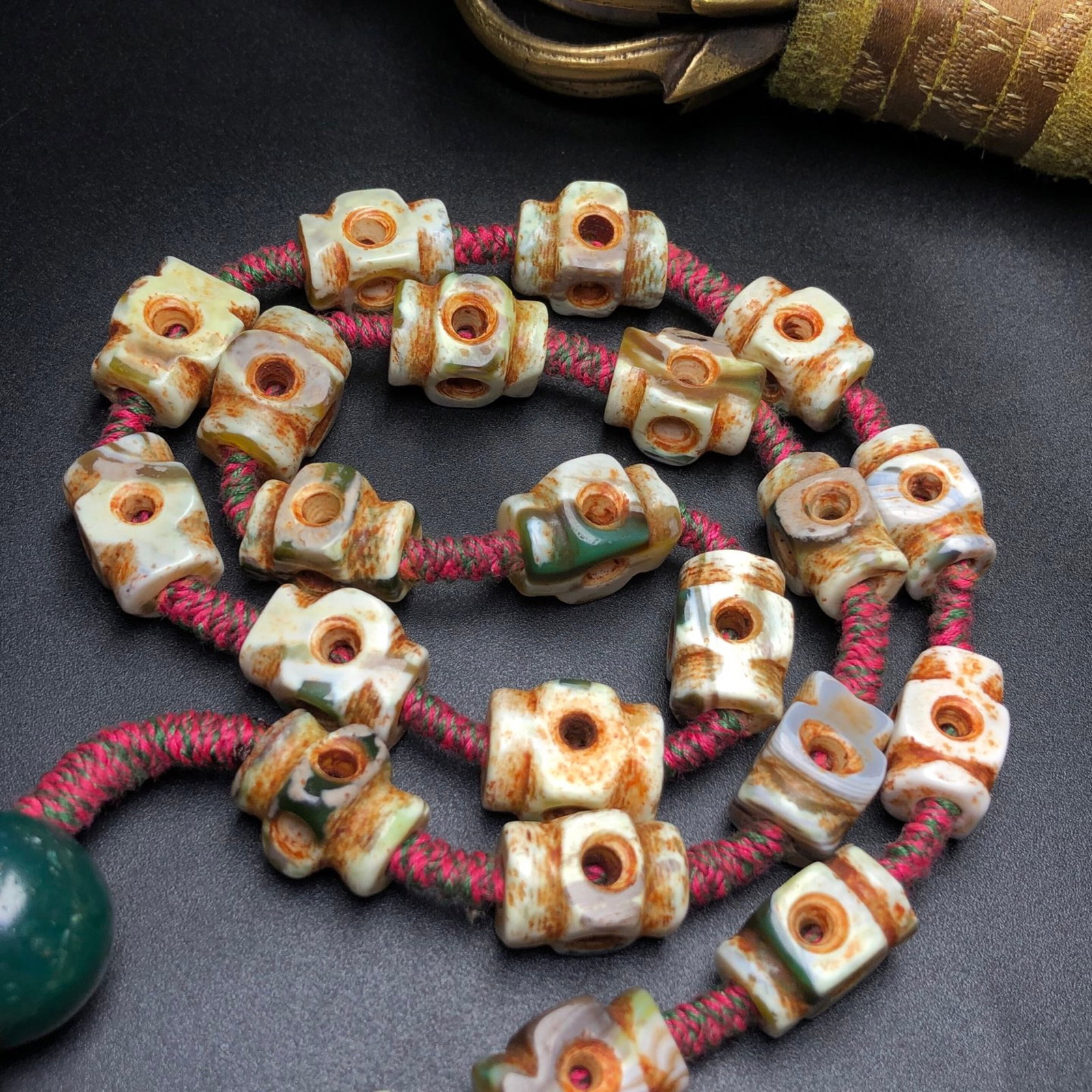 A Precious Agate Necklace - 7