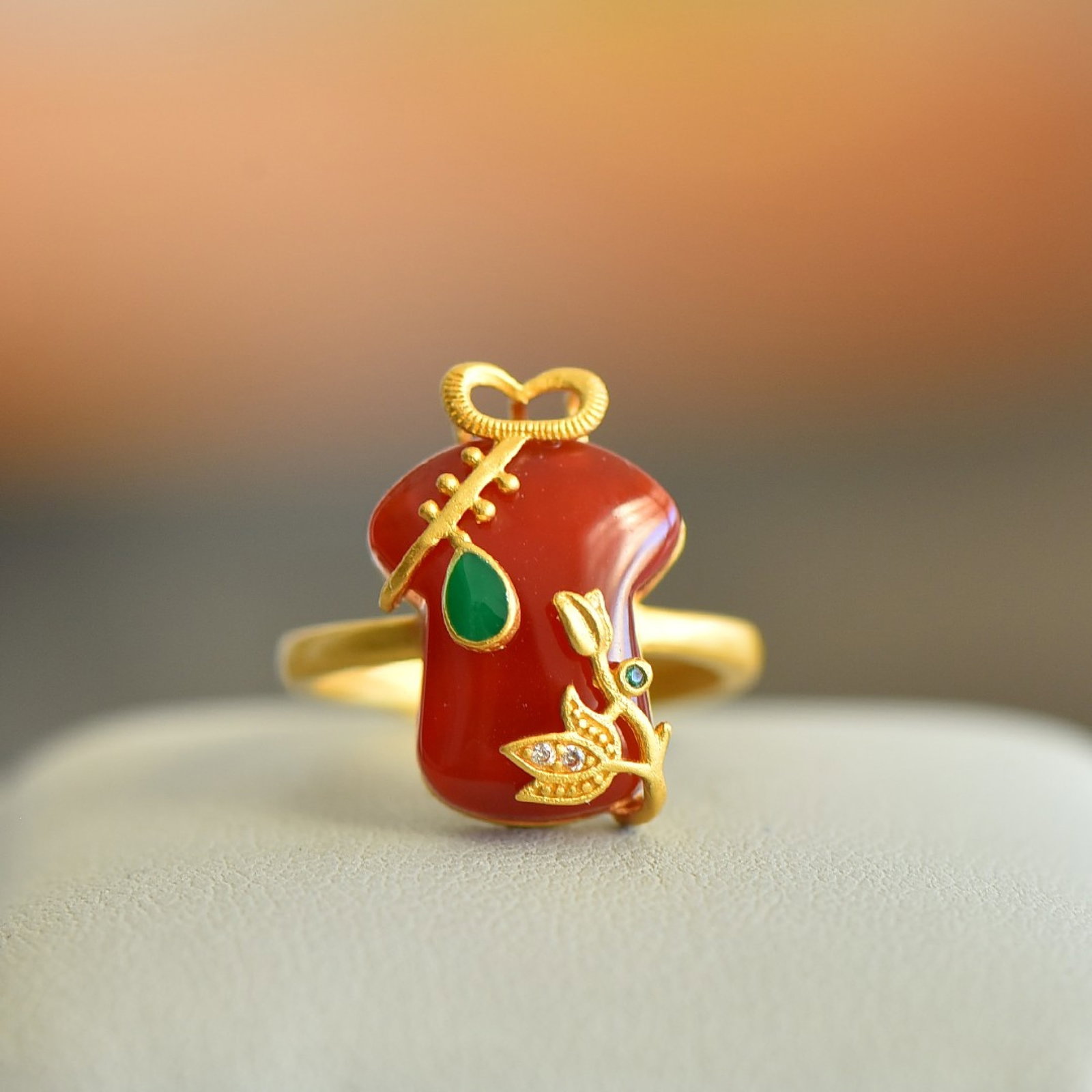 An Exquisite Sterling Silver-Gold Plated Inlaid Agate Enamel Ring,Inlaid Diamond: An Exquisite Sterling Silver-Gold Plated Inlaid Agate Enamel Ring,Inlaid Diamond