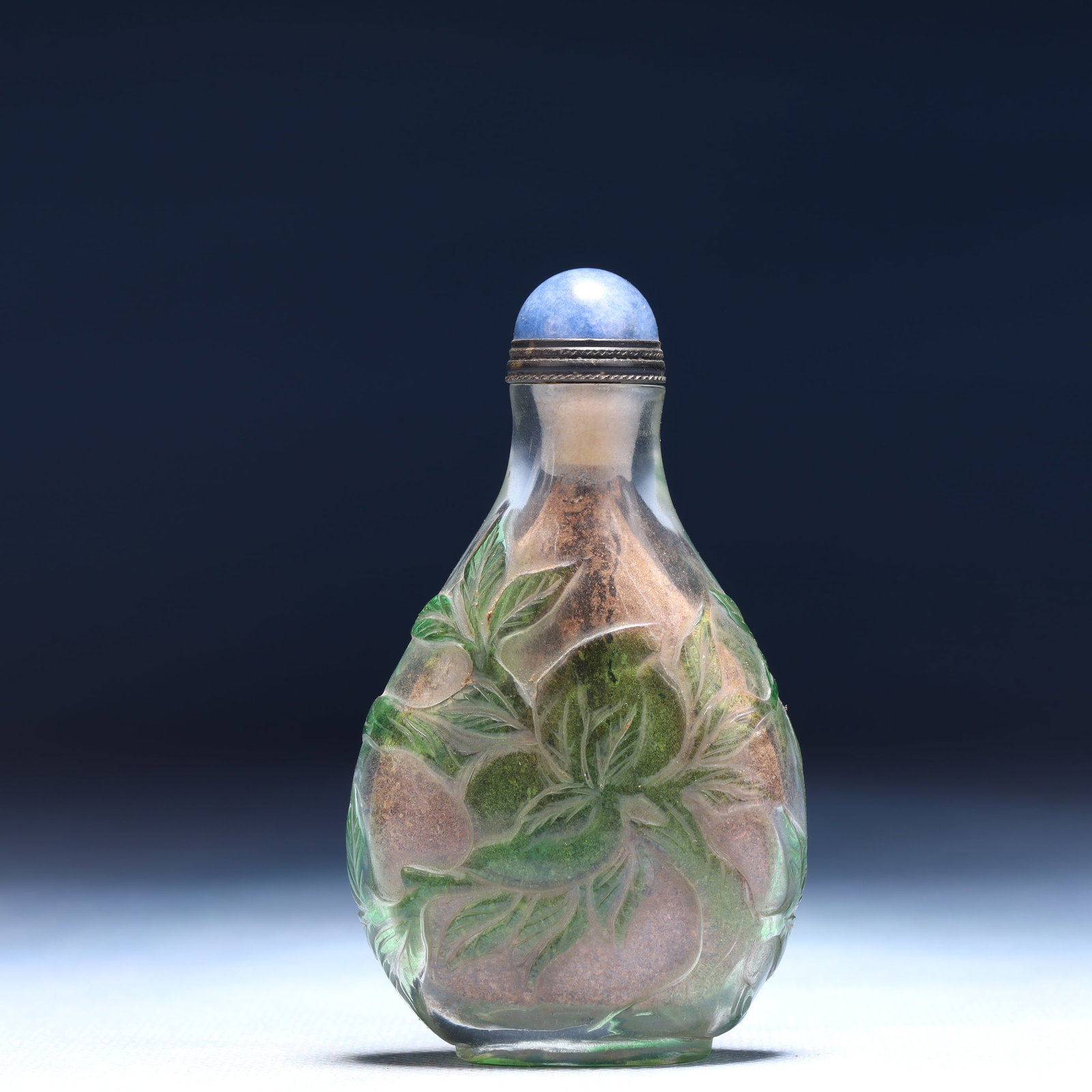 An Exquisite Glass Peach Pattern Snuff Bottle: An Exquisite Glass Peach Pattern Snuff Bottle,Qing Dynasty,China,Qianlong Four-character Mark,Size:1.8inx0.8inx3.1in,Weight:48g