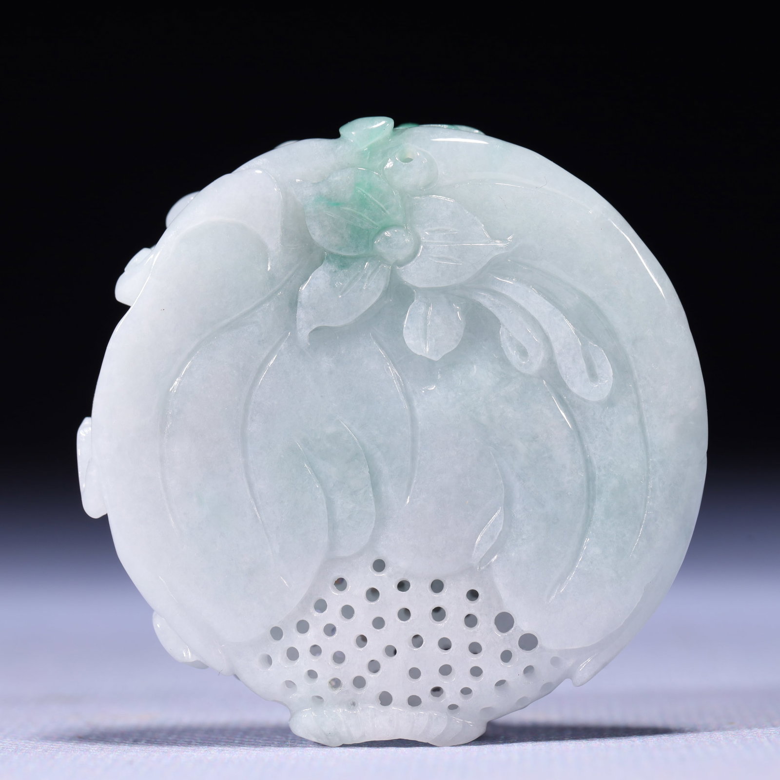An Exquisite Jadeite Flower Pattern Pendant - 4