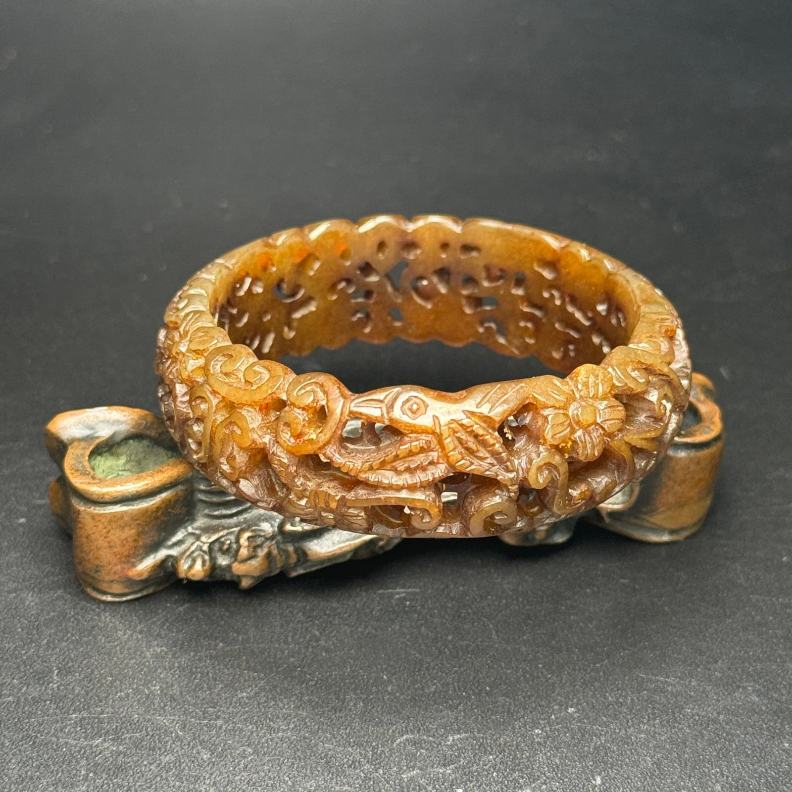 An Exquisite White Jade Hollow Flower and Bird Pattern Bracelets: An Exquisite White Jade Hollow Flower and Bird Pattern Bracelets,Qing Dynasty,China,Size:2.3inx2.9inx0.8in,Weight:45g 白玉镂空花鸟纹手镯,中&