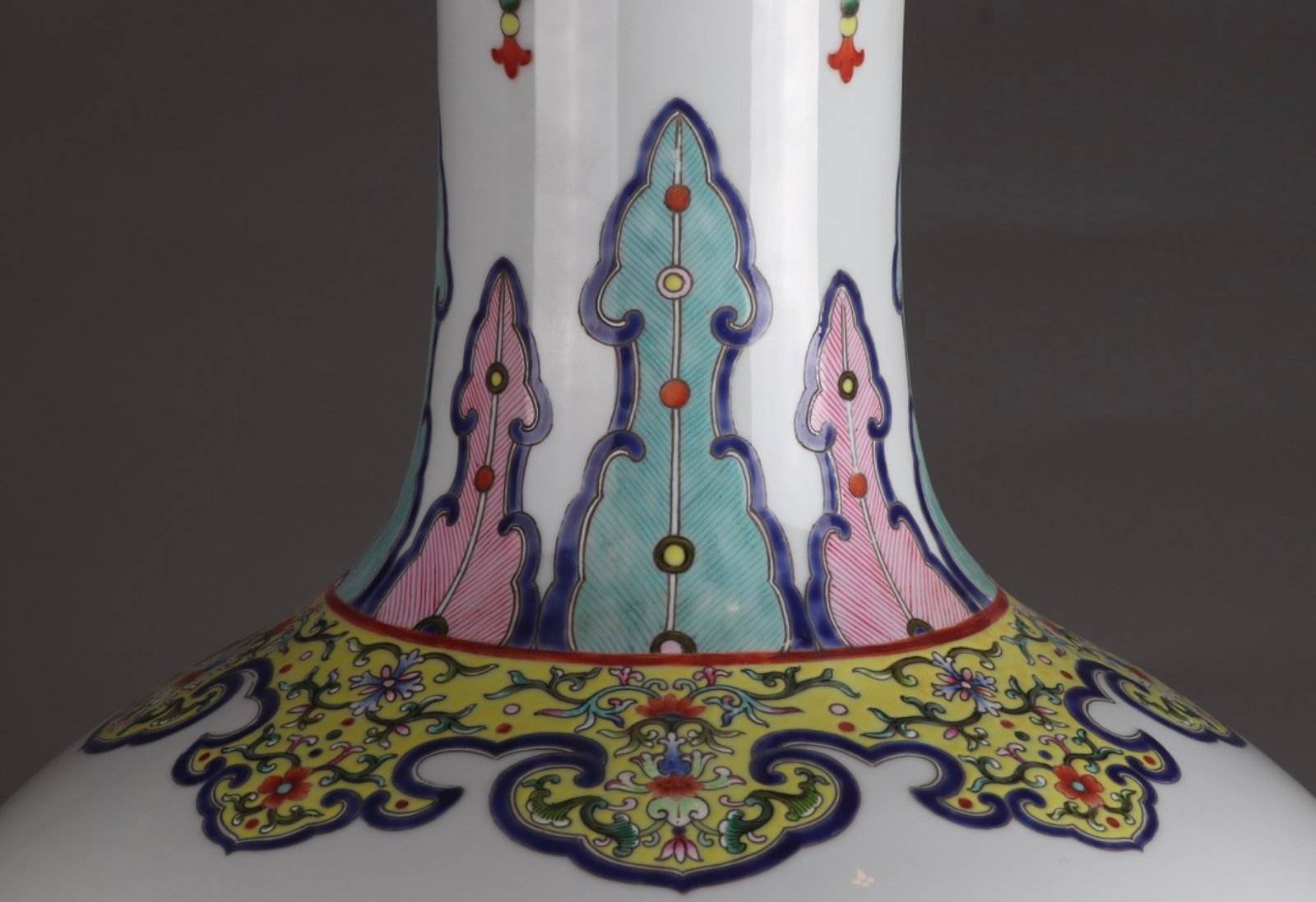 A Huge Enamel Lotus Pattern Vase - 3