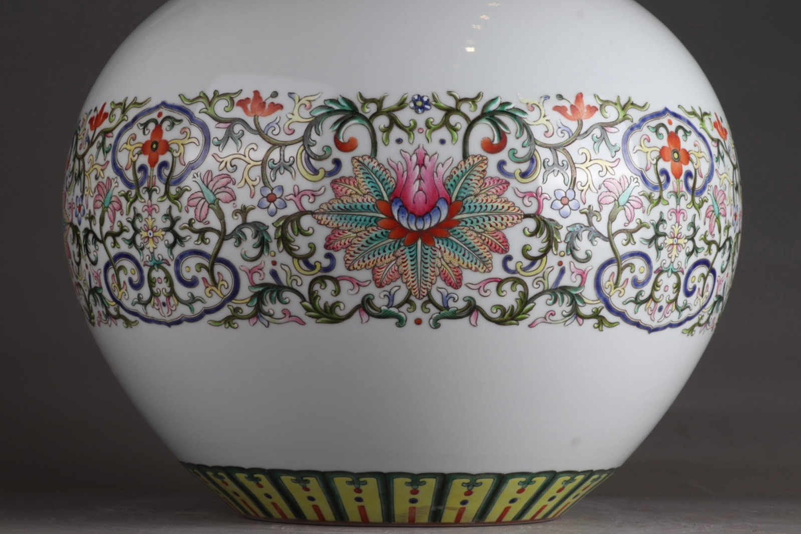 A Huge Enamel Lotus Pattern Vase - 4