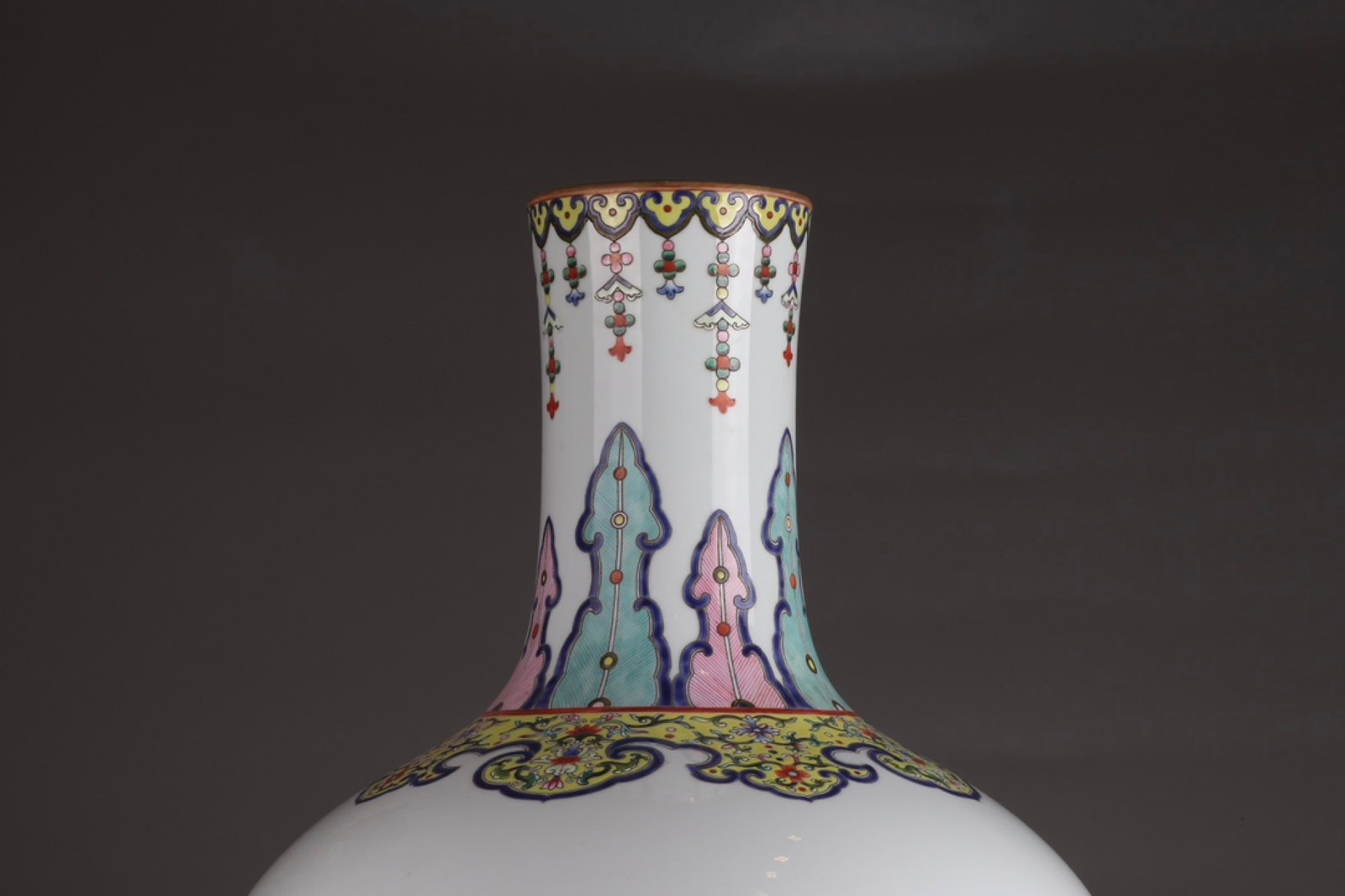 A Huge Enamel Lotus Pattern Vase - 6