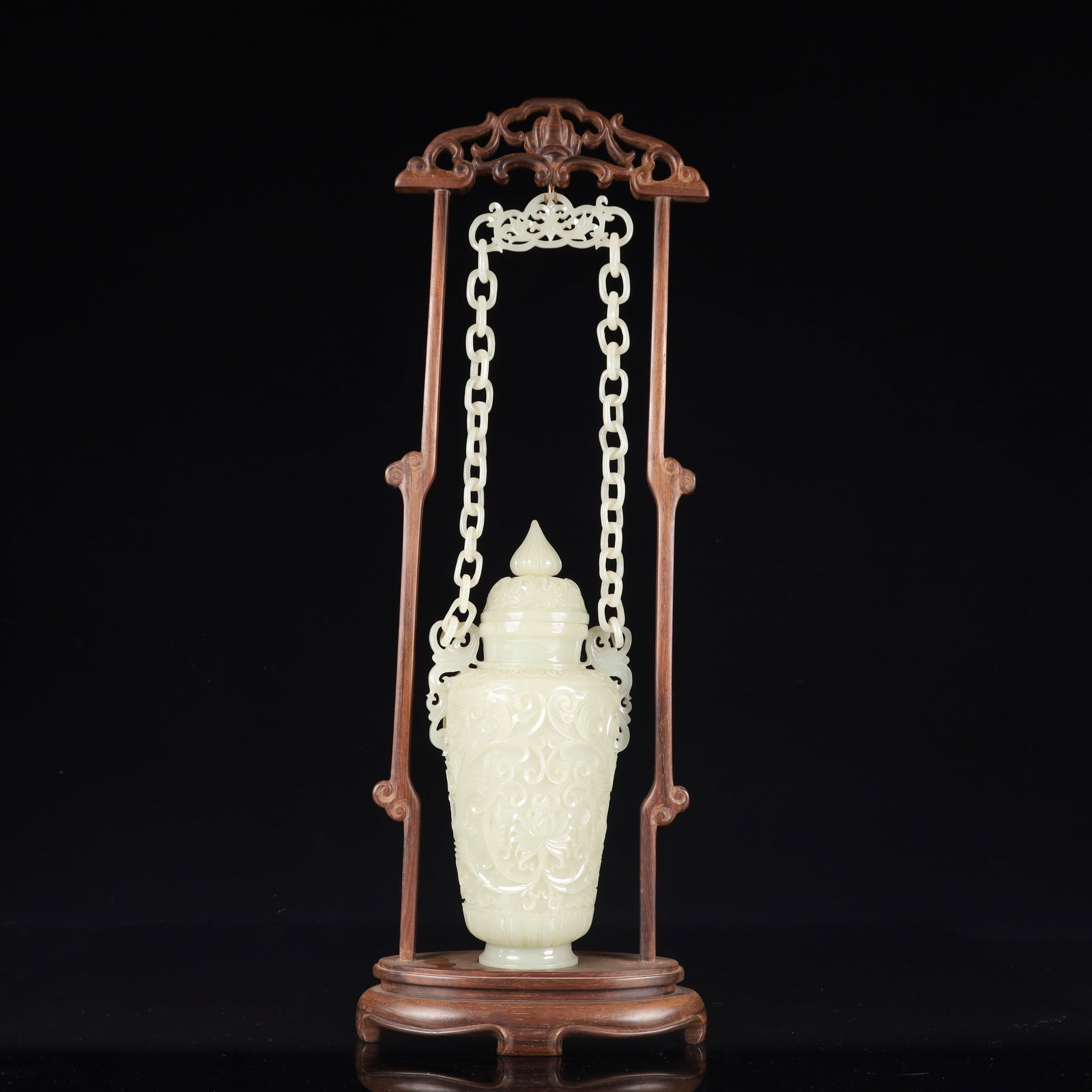 A Huge White Jade Flower Pattern Bottle,With Base: A Huge White Jade Flower Pattern Bottle,With Base,Qing Dynasty, China,Size:4.3inx16.1in,Weight:950g 白玉花卉纹盖瓶,带底座,中国&#