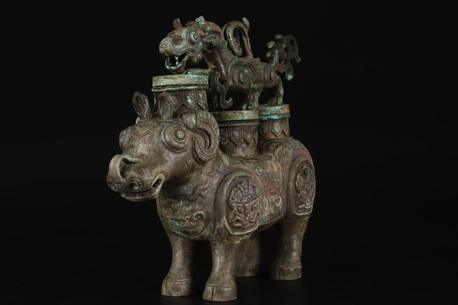 An Exquisite Silver Beast-Face Pattern Buffalo Ornament - 2