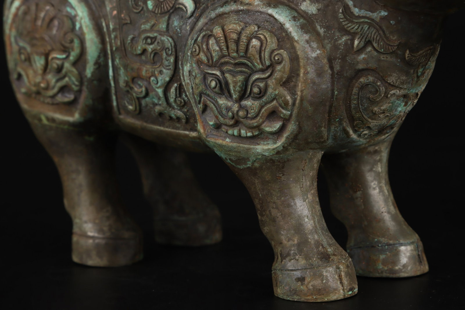 An Exquisite Silver Beast-Face Pattern Buffalo Ornament - 7