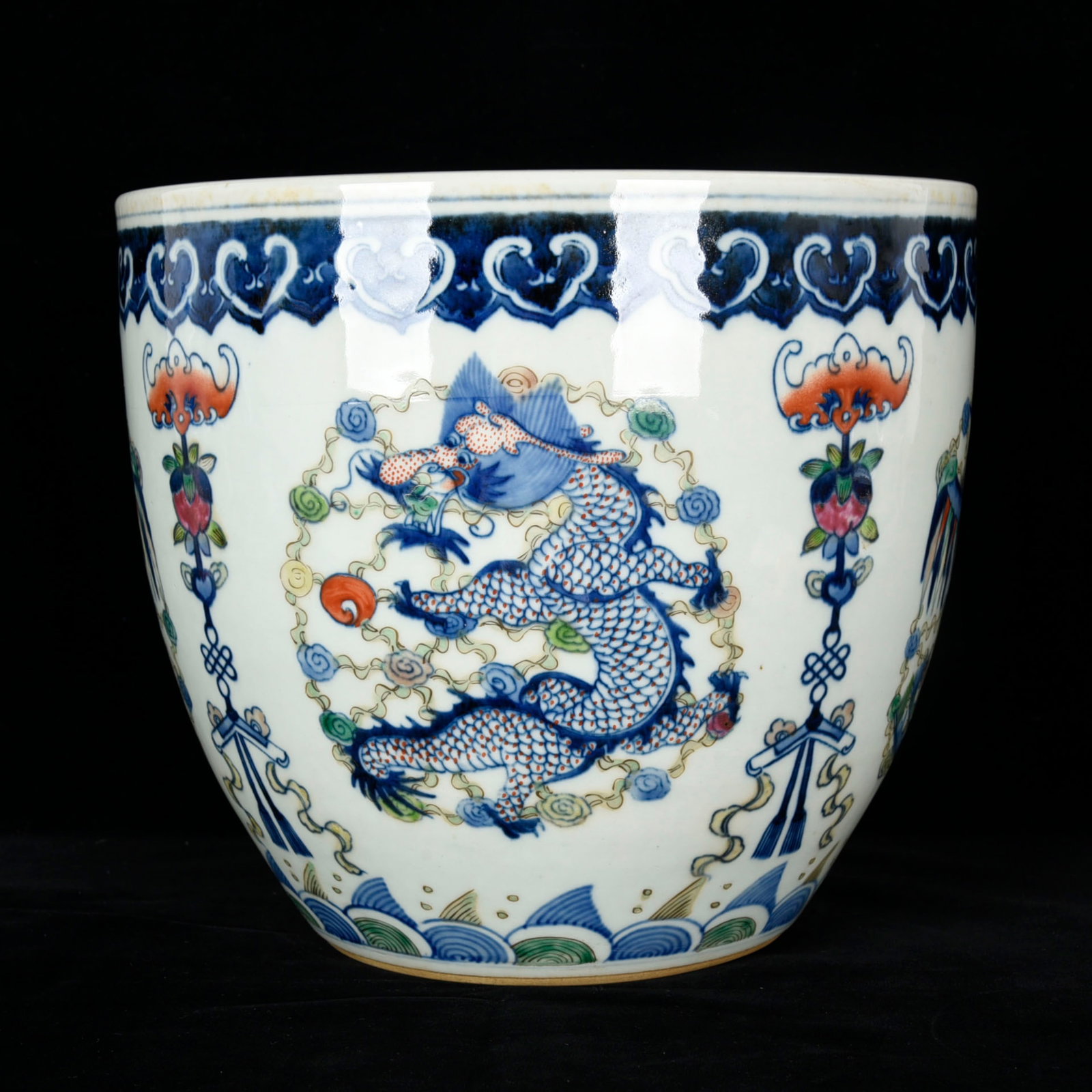 An Exquisite Blue and White Doucai Dragon and Phoenix Pattern Vat: An Exquisite Blue and White Doucai Dragon and Phoenix Pattern Vat,Qing Dynasty,China,Size:8.7inx9.8in 青花斗彩龙凤纹缸,中国清代