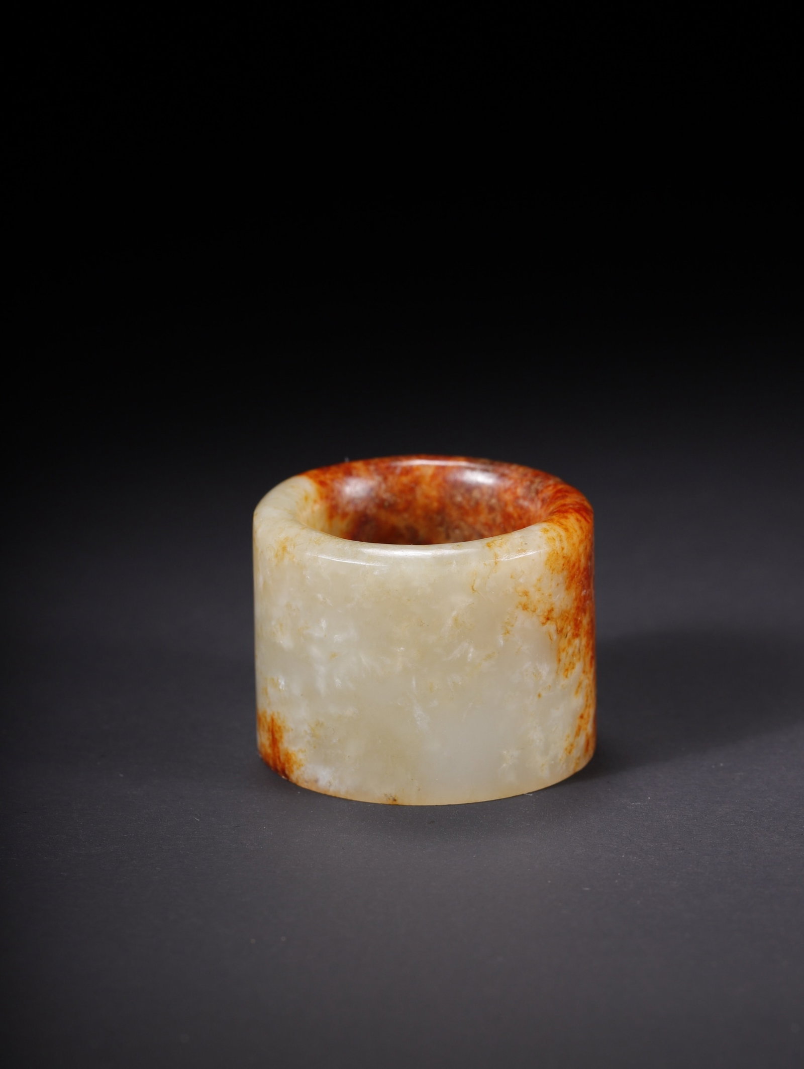 An Exquisite White Jade Thumb Ring - 2